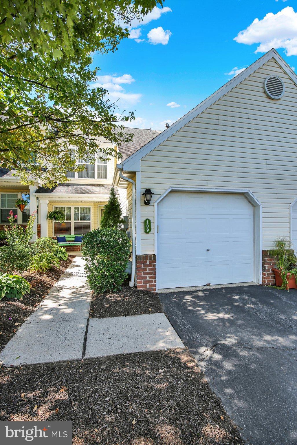 109 Hickory Ln, Wyomissing, PA 19610 photo