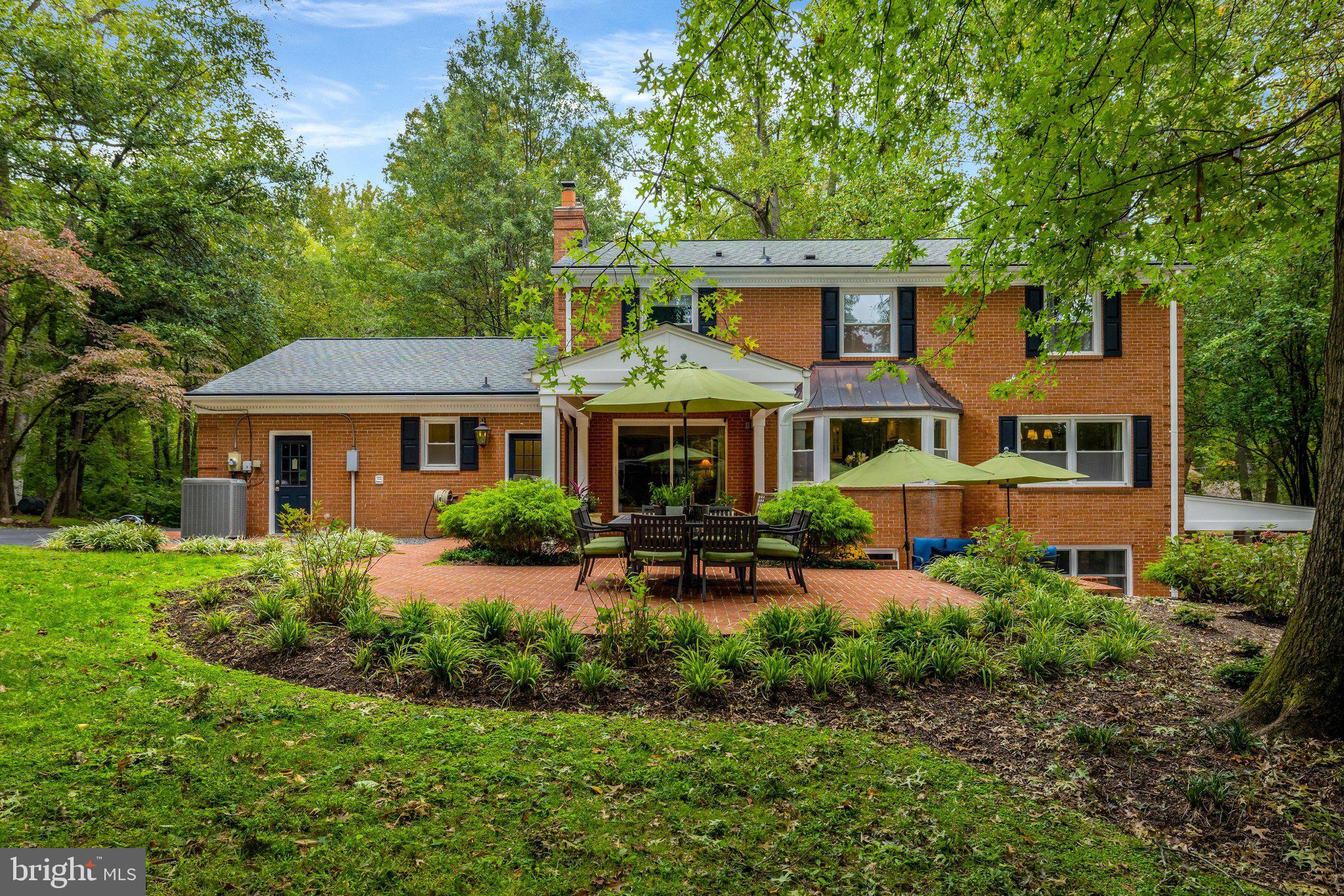 10015 Saddle Rd, Vienna, VA 22181 photo