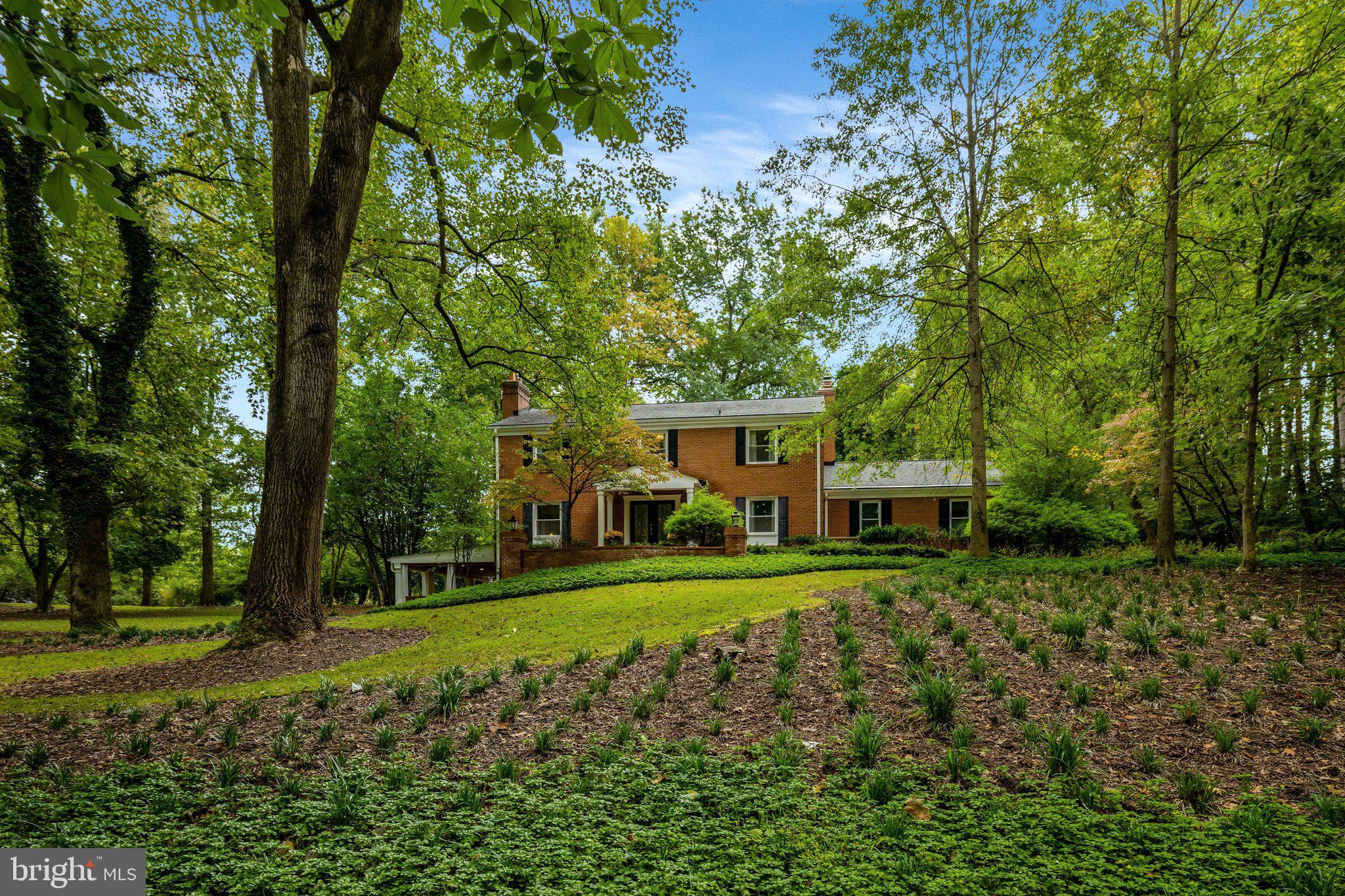 10015 Saddle Rd, Vienna, VA 22181 photo
