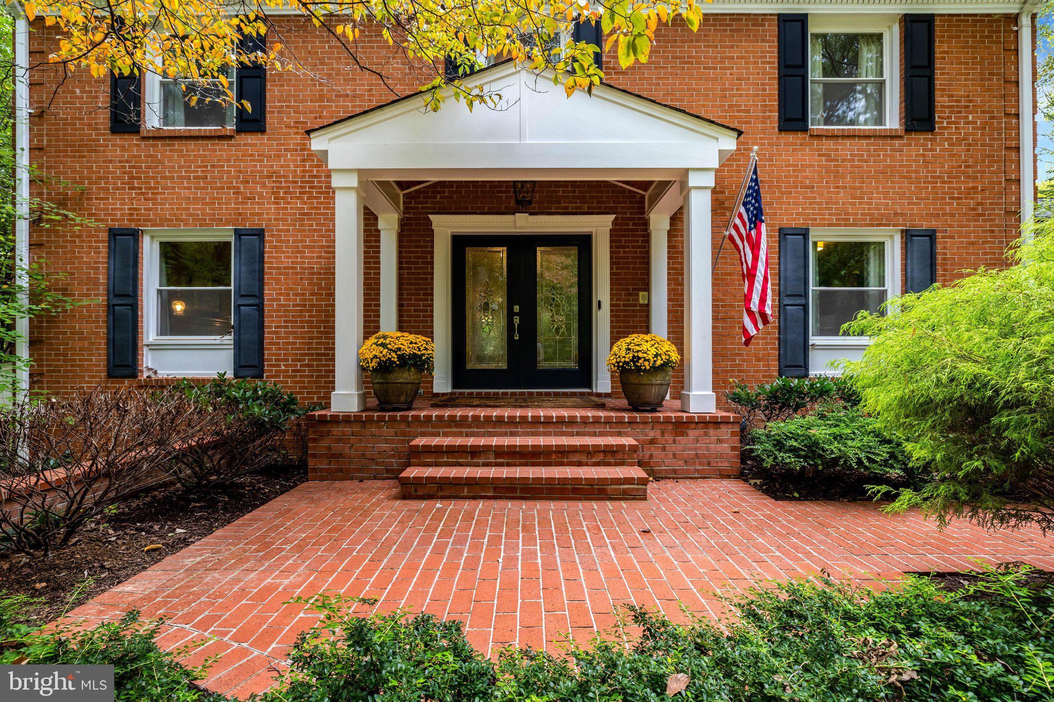 10015 Saddle Rd, Vienna, VA 22181