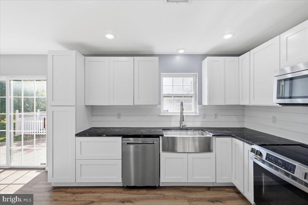 161 Acorn Ln, Stroudsburg, PA 18360 photo