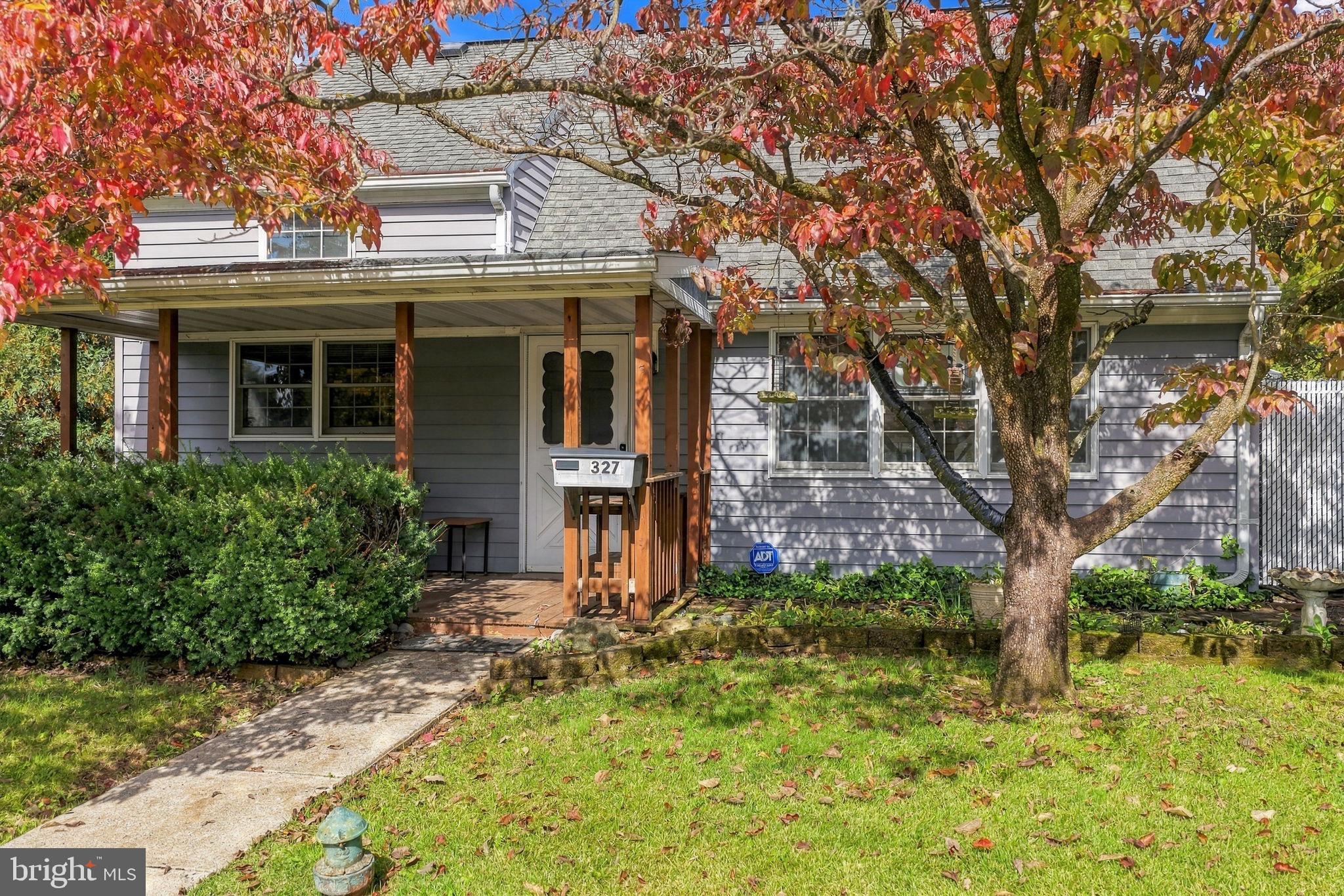 327 W Beech St, Pottstown, PA 19464 photo