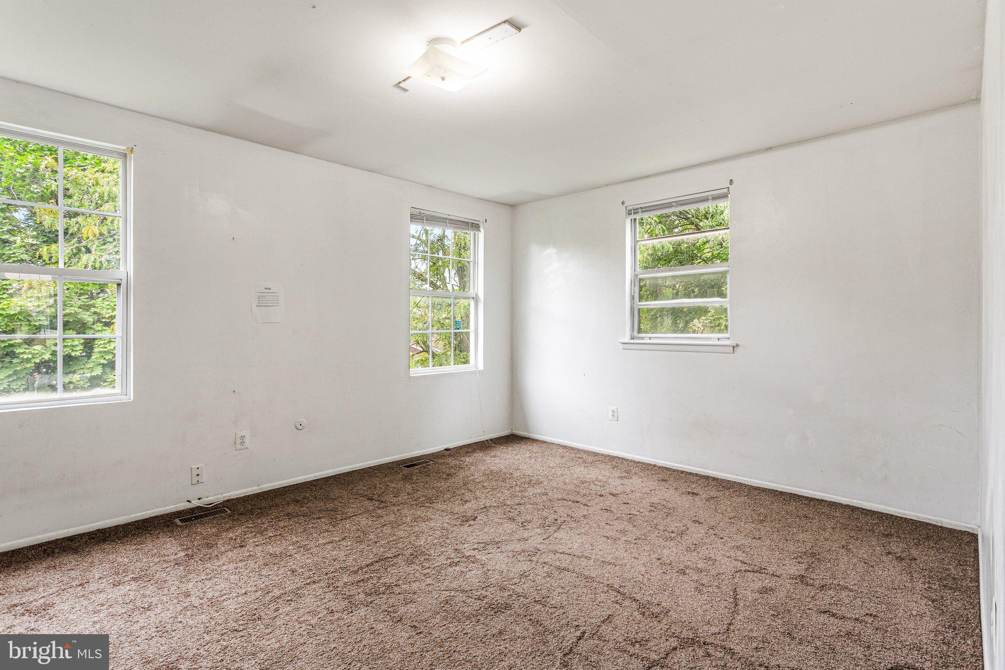 54 Beau Rivage Dr, Glassborough, NJ 08028 photo