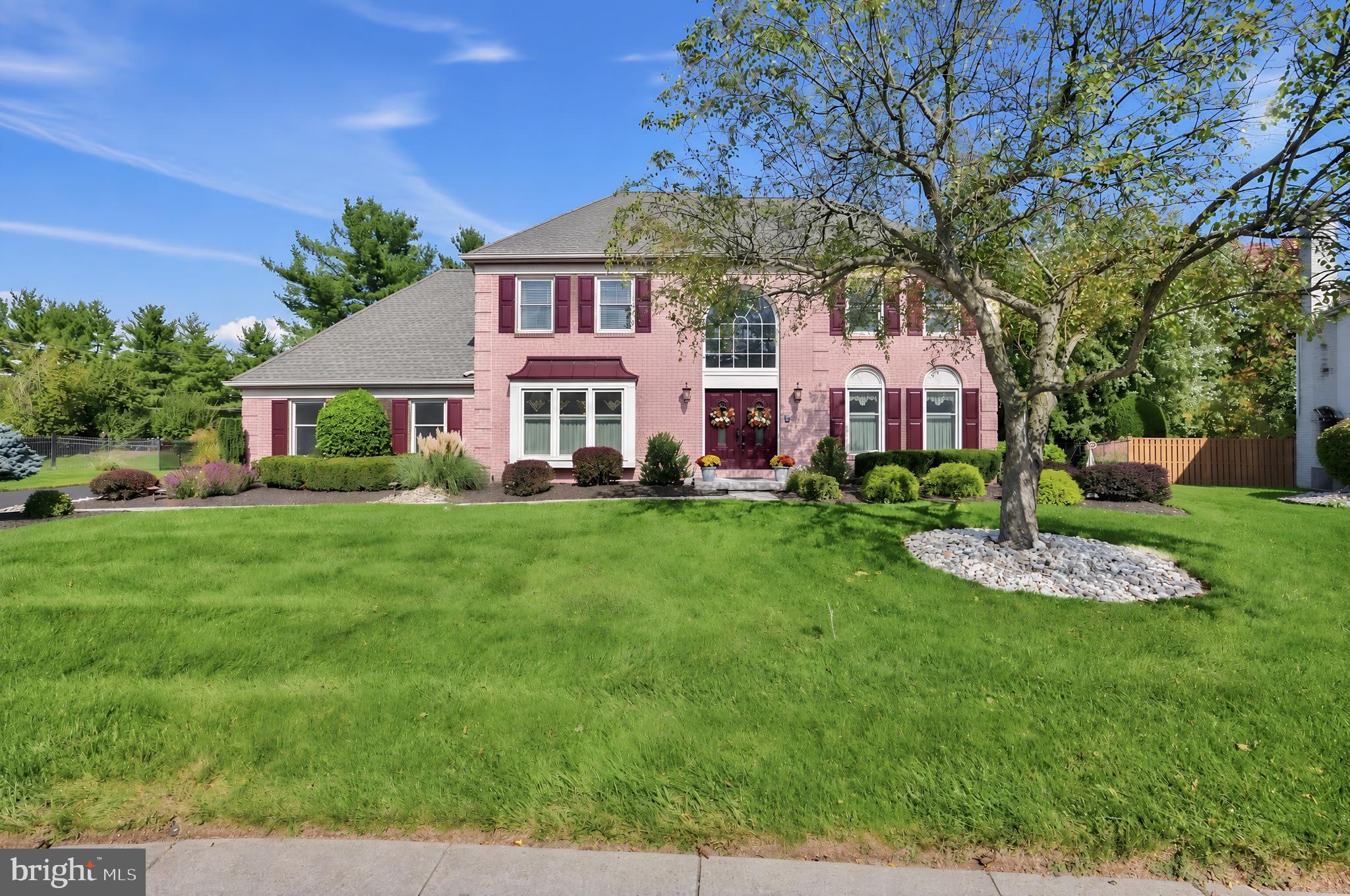 700 Fox Hollow Dr, Hadley, PA 19067