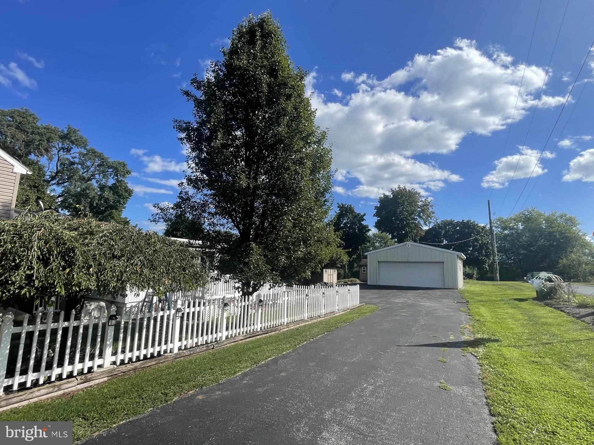 4574 E Berlin Rd, Thomasville, PA 17364 photo