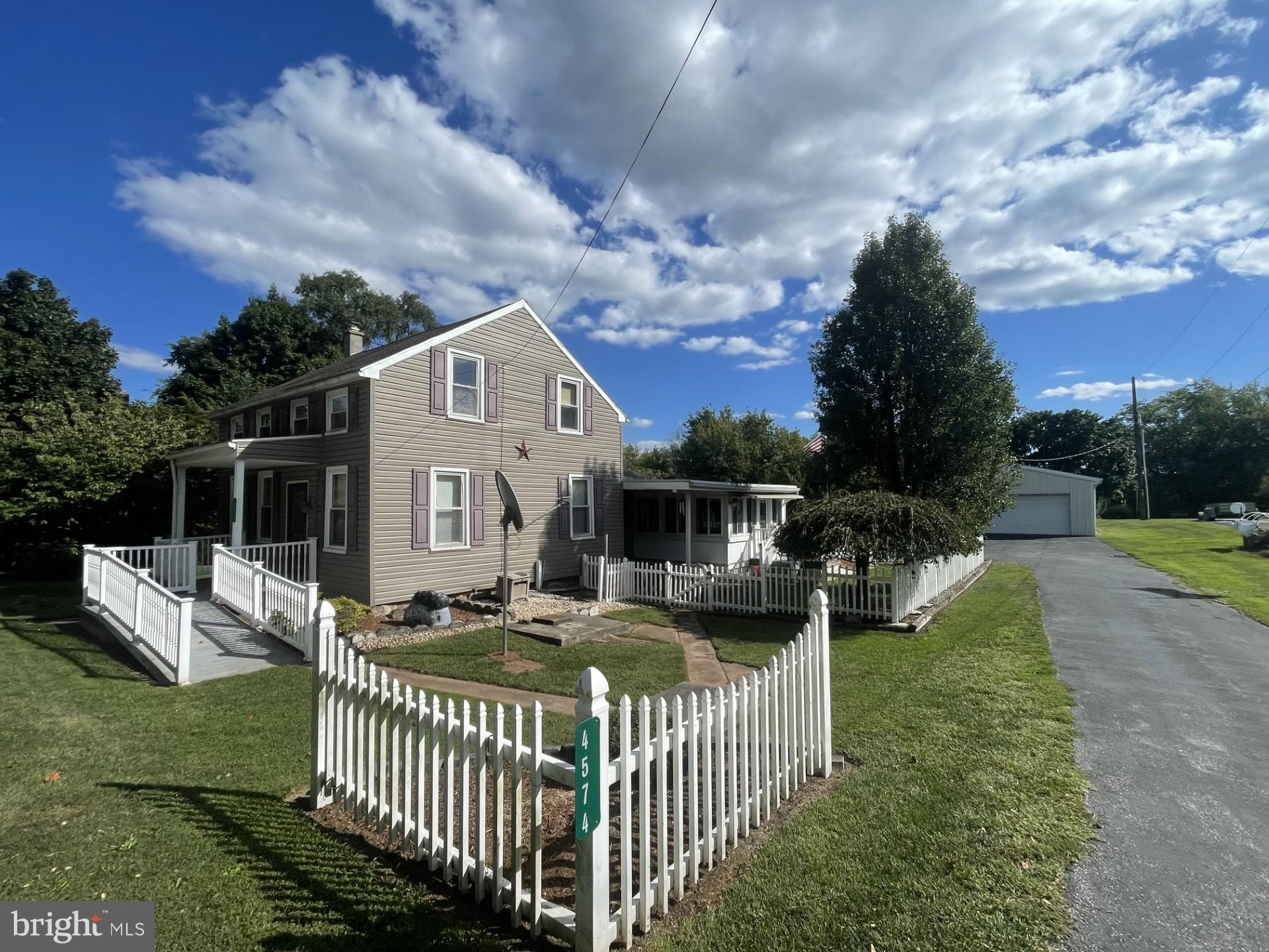 4574 E Berlin Rd, Thomasville, PA 17364 photo