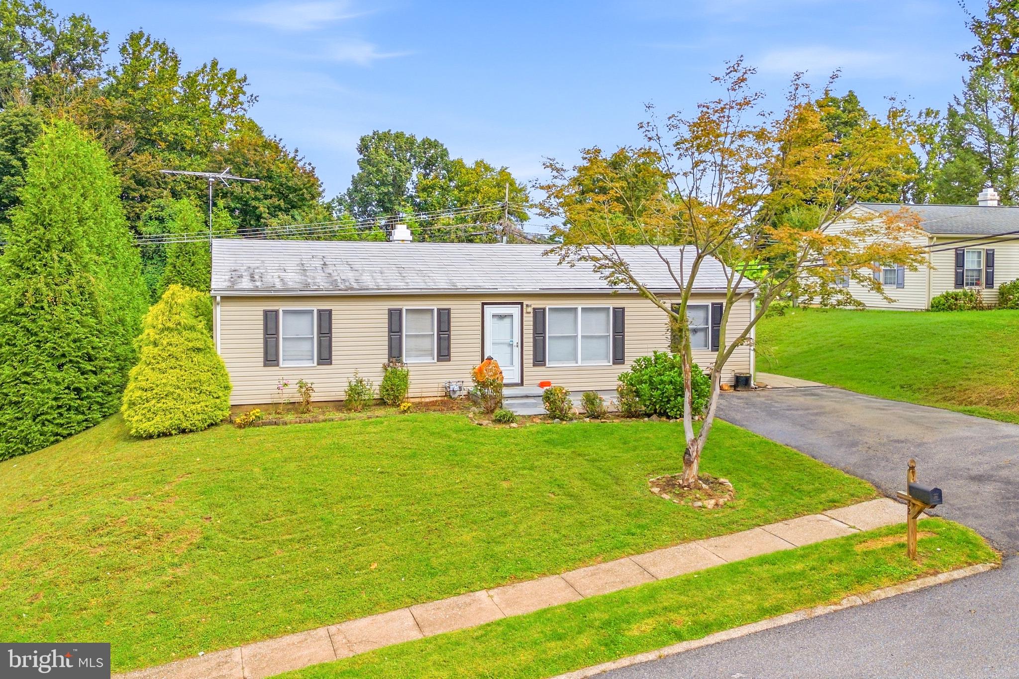 32 Chartwell Rd, West Grove, PA 19390