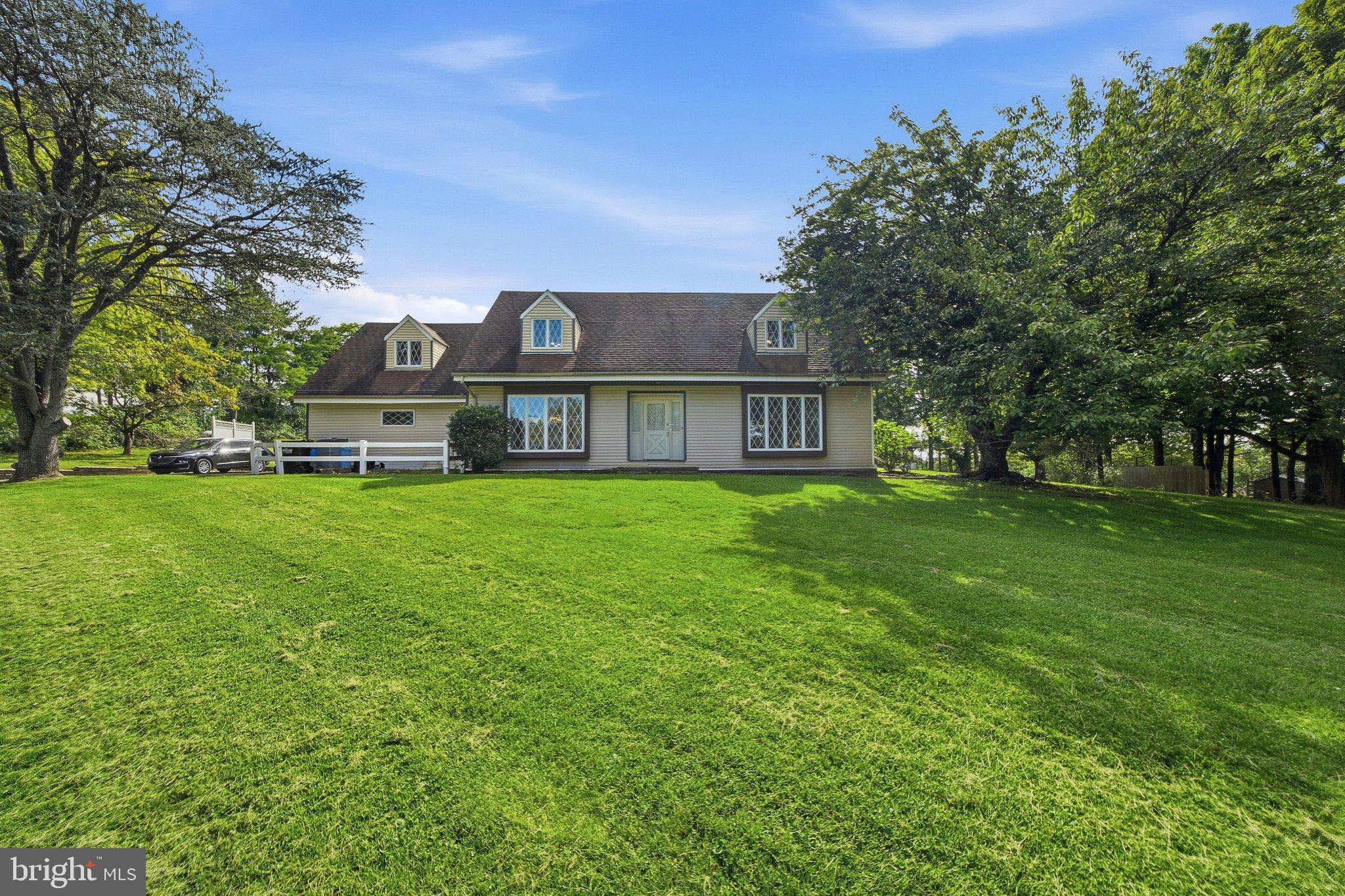 927 Mill Creek Rd, Wycombe, PA 18980 photo