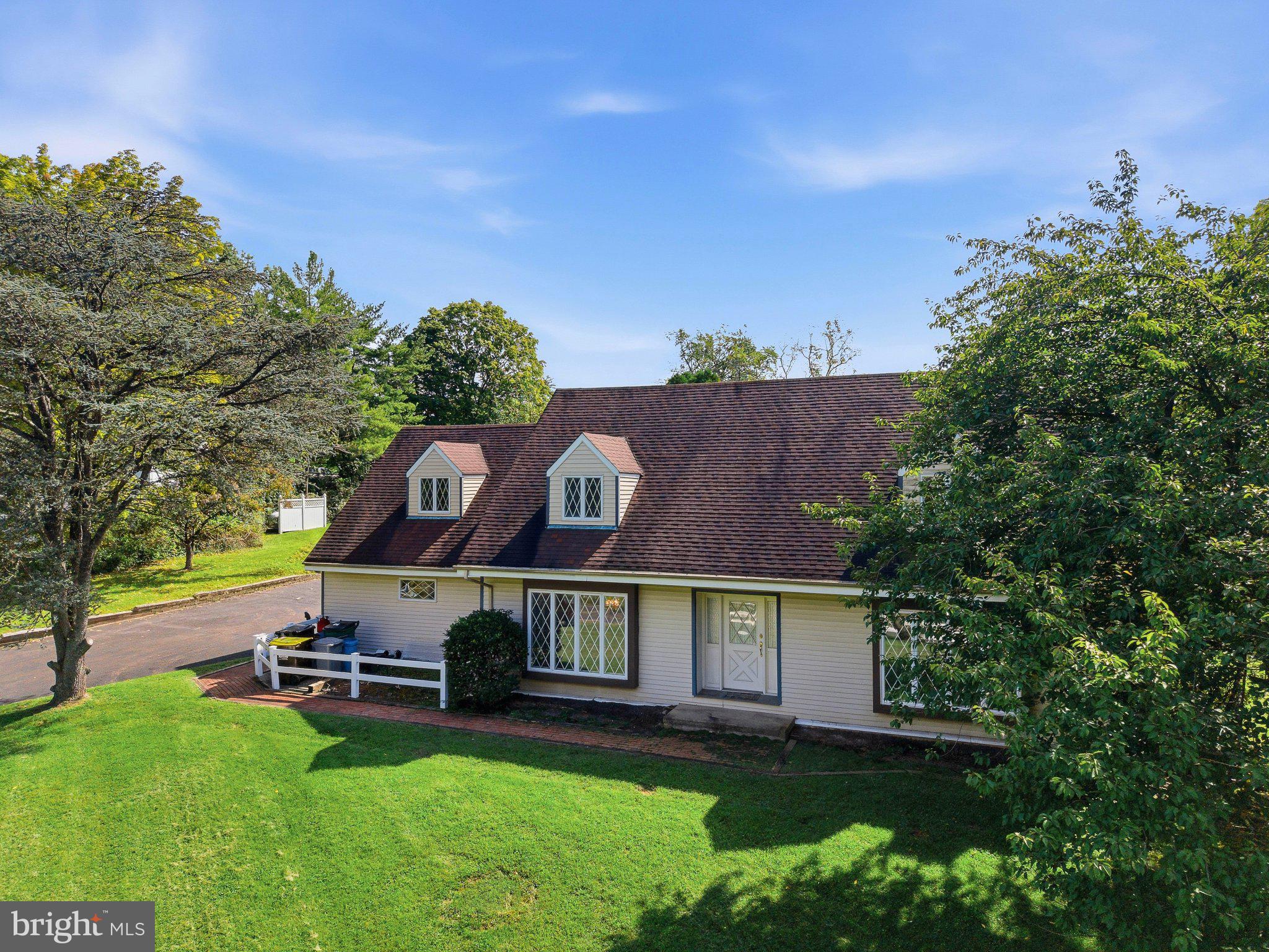 927 Mill Creek Rd, Wycombe, PA 18980 photo