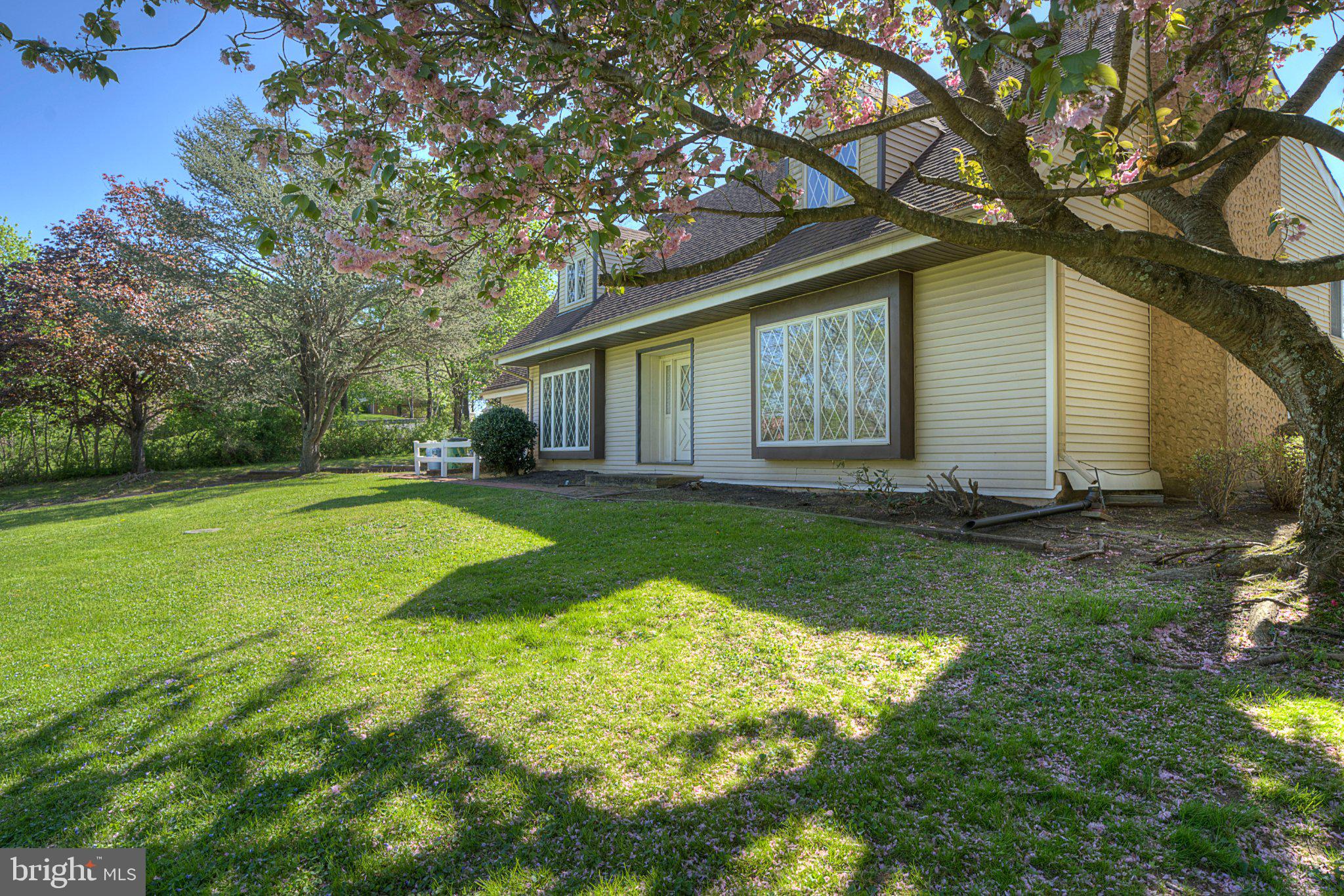 927 Mill Creek Rd, Wycombe, PA 18980 photo