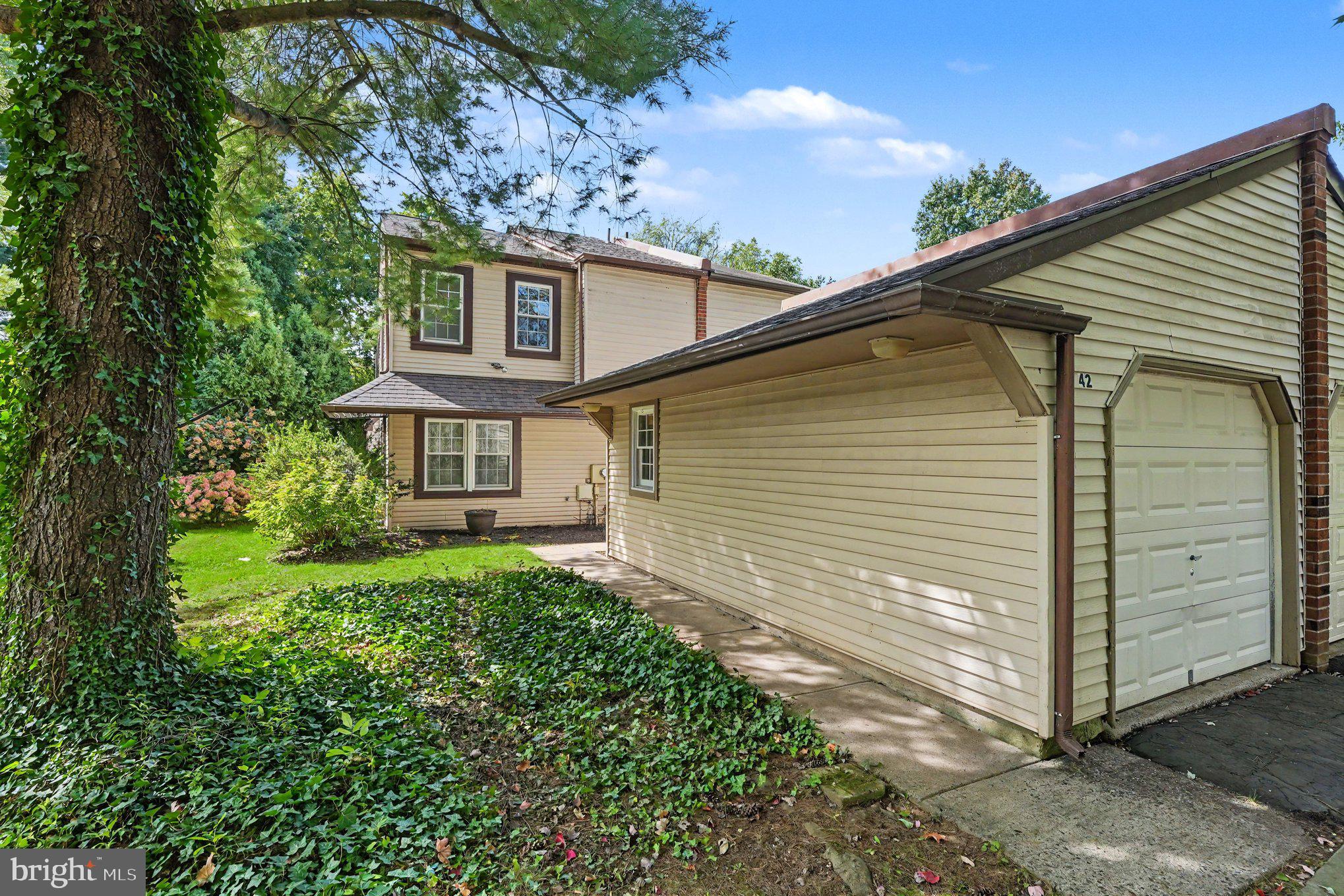 42 Stacey Dr, Doylestown, PA 18901 photo