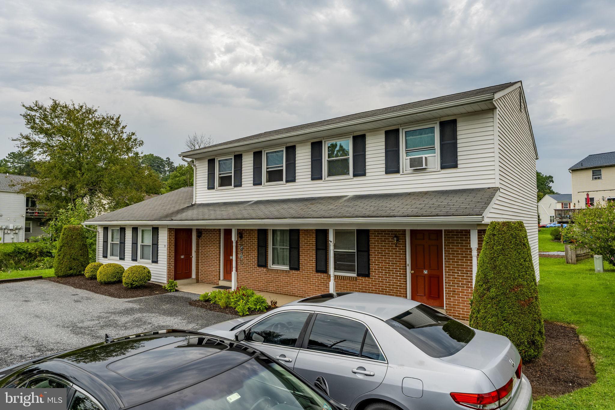71 Akron Rd, Ephrata, PA 17522