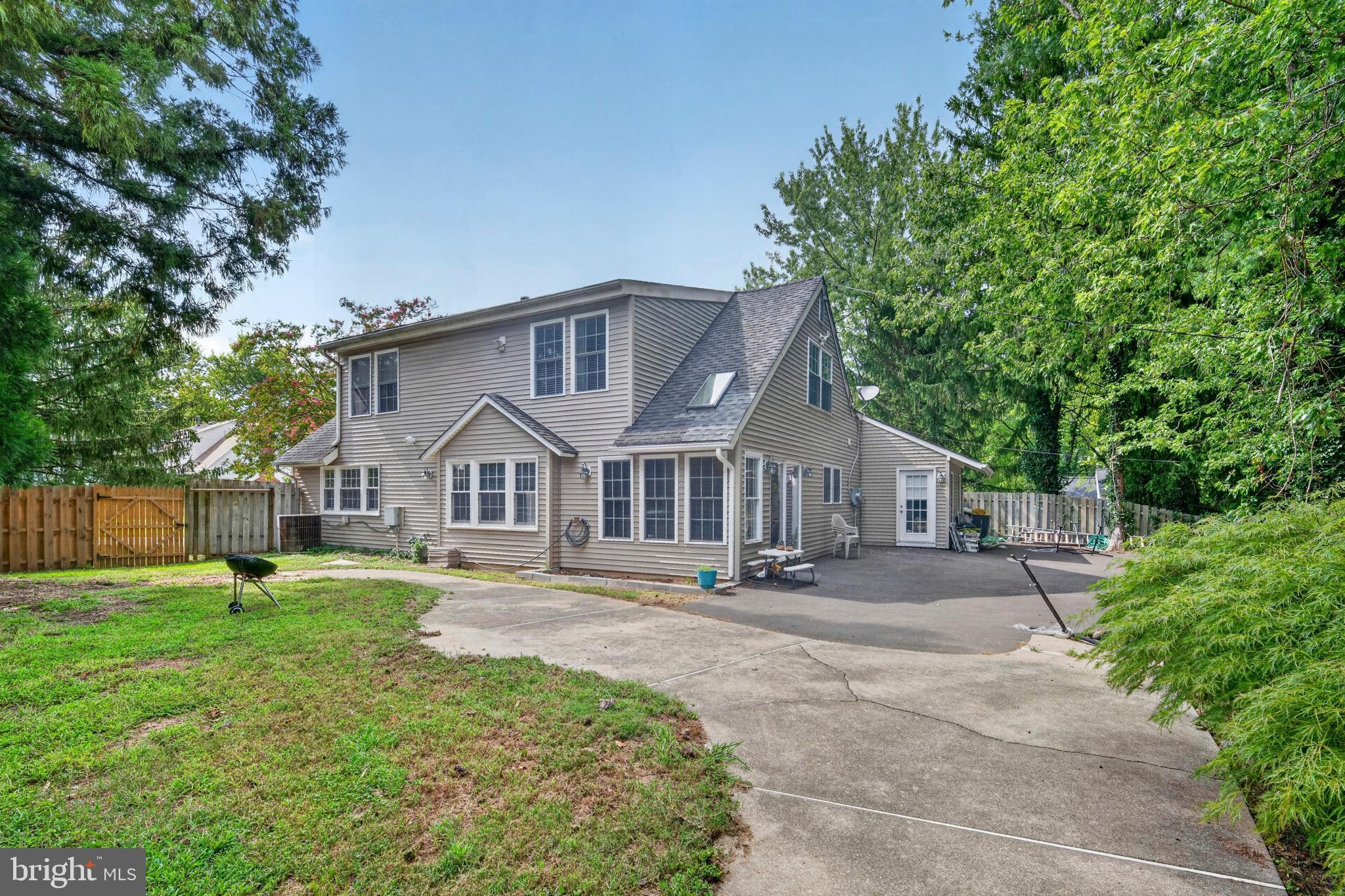 16201 Pond Meadow Ln, Bowie, MD 20716