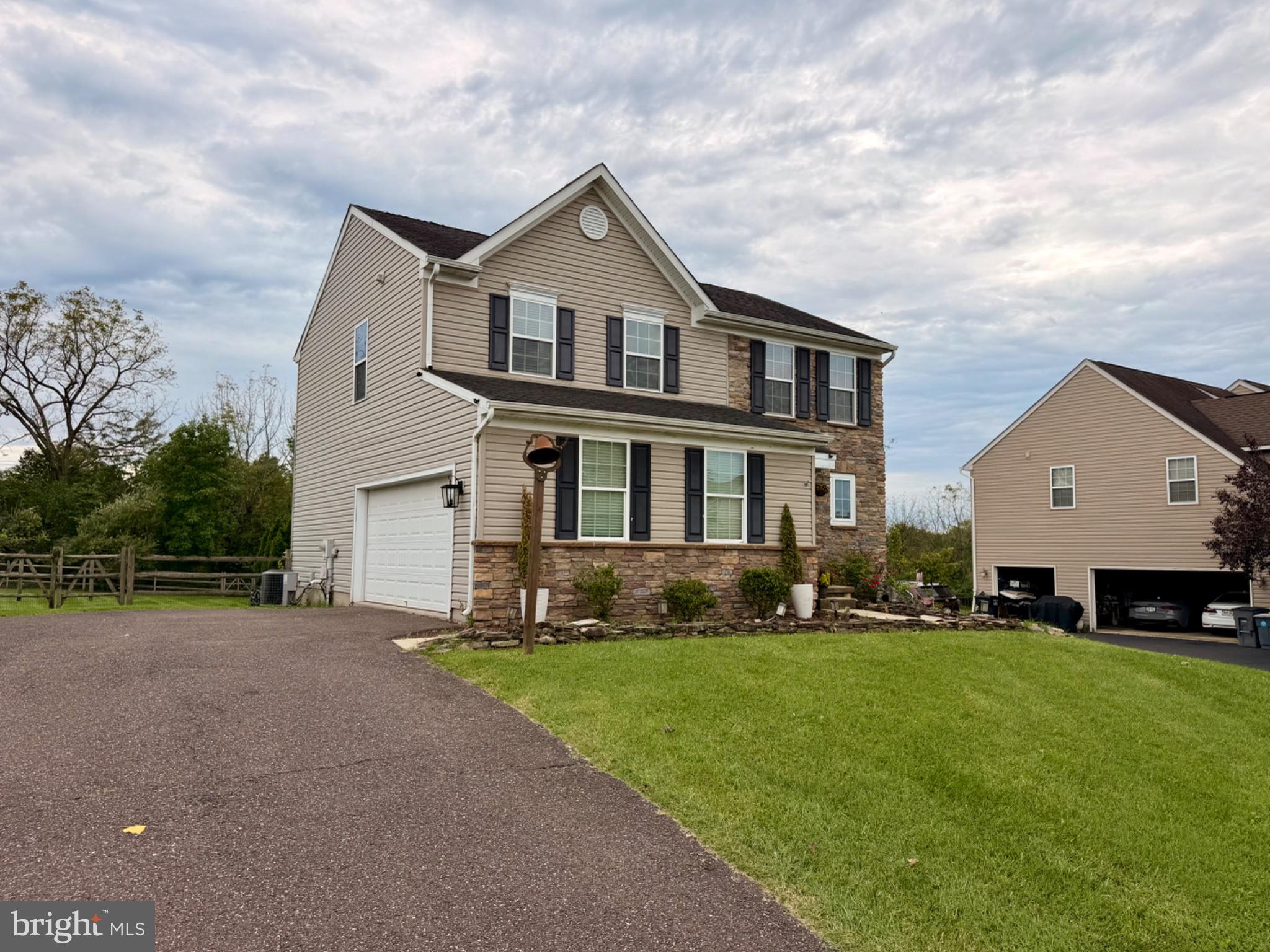 138 Meadowside Dr, Douglassville, PA 19518 photo