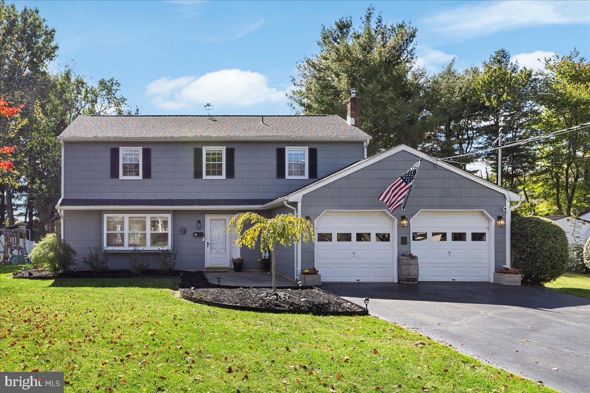 15 Leshin Ln, Hightstown, NJ 08520