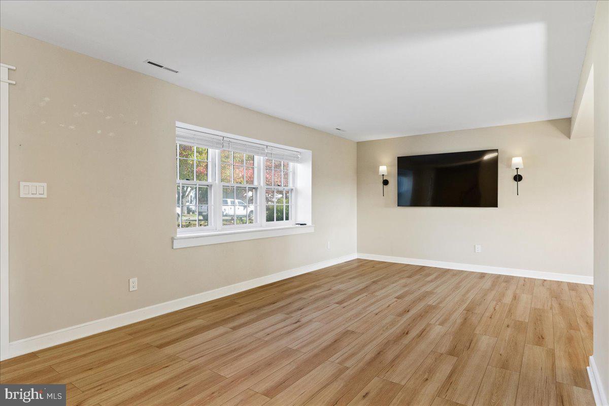15 Leshin Ln, Hightstown, NJ 08520 photo