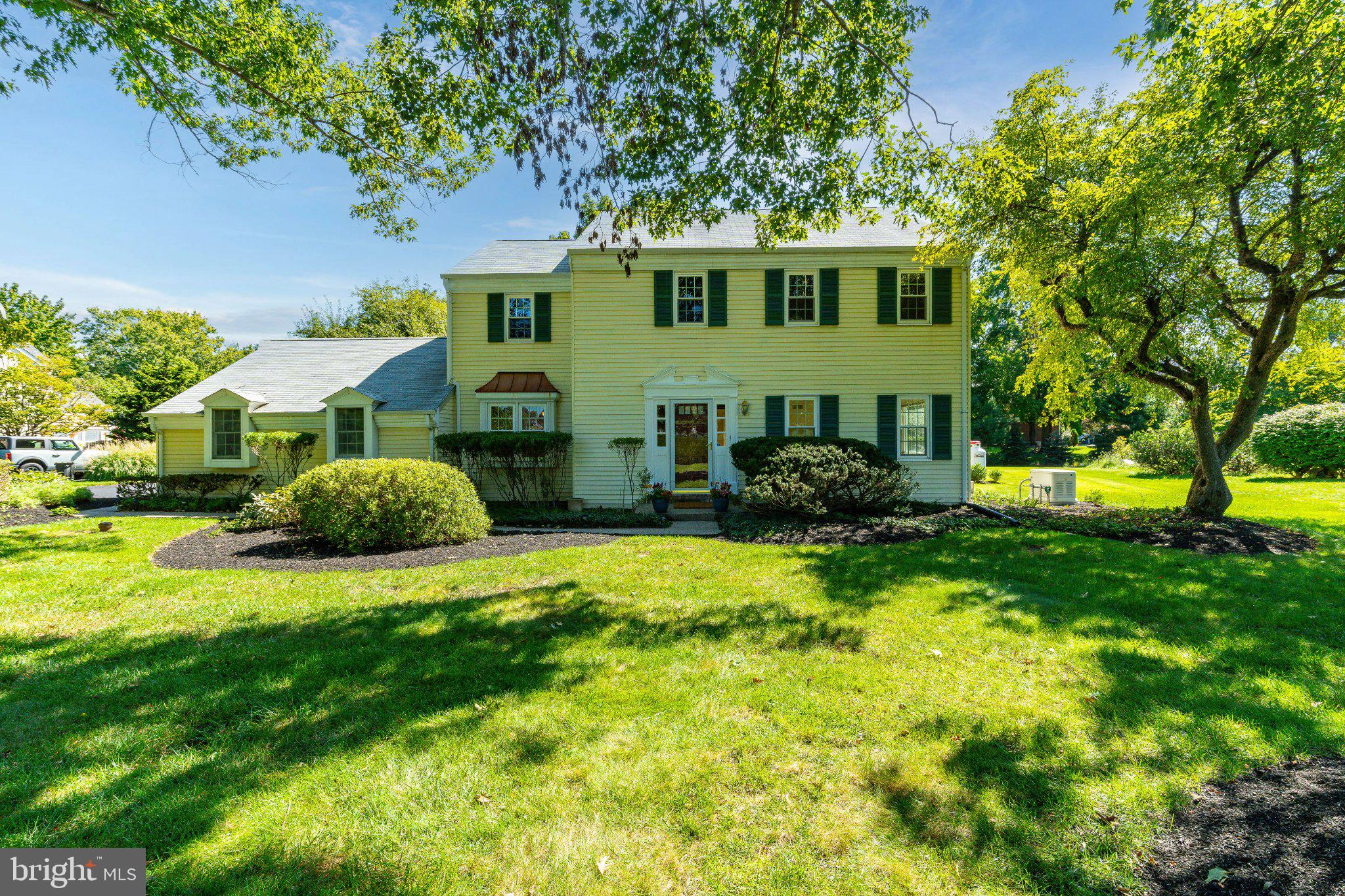 7 Averstone Dr, Washington Crossing, PA 18977