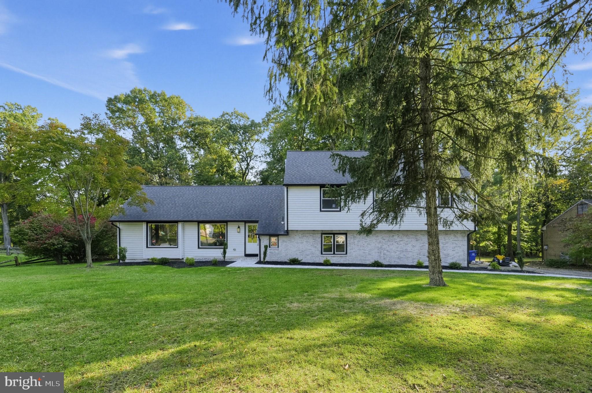 56 Westbrook Dr, Moorestown, NJ 08057