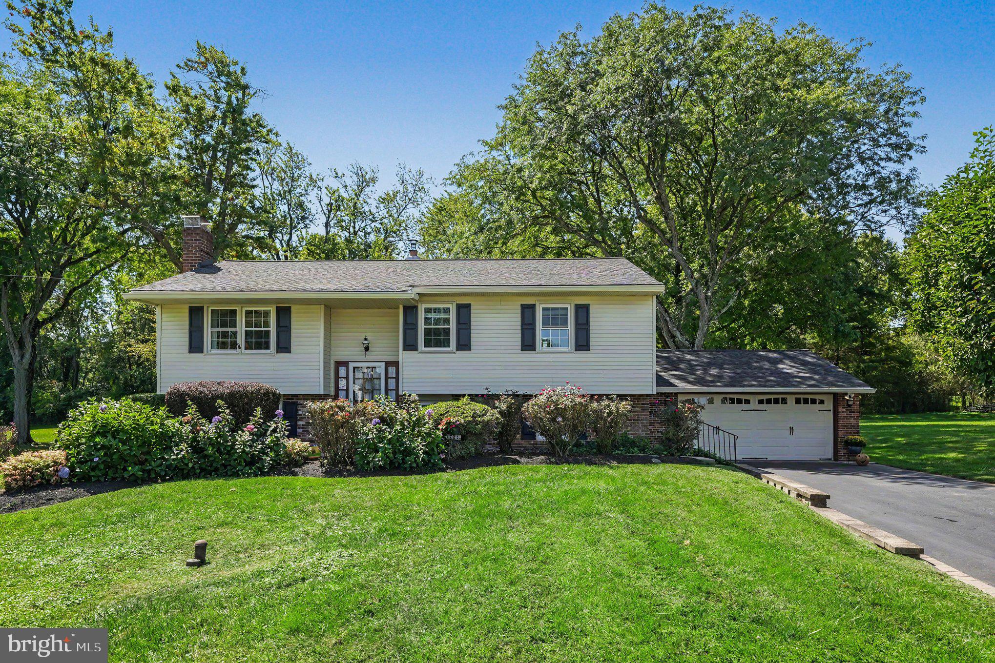2636 Amy Dr, Eagleville, PA 19403 photo