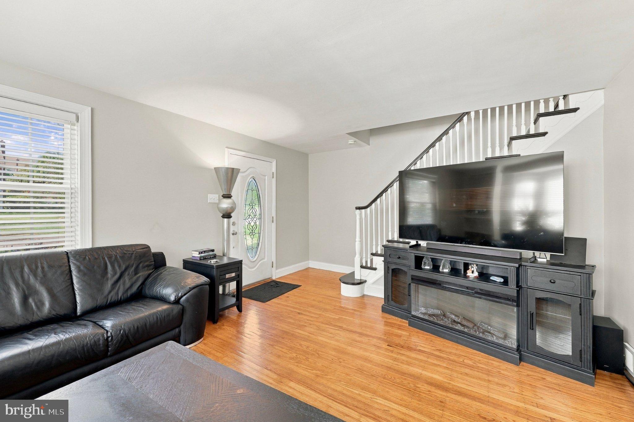 27 Dewey Rd, Cheltenham, PA 19012 photo