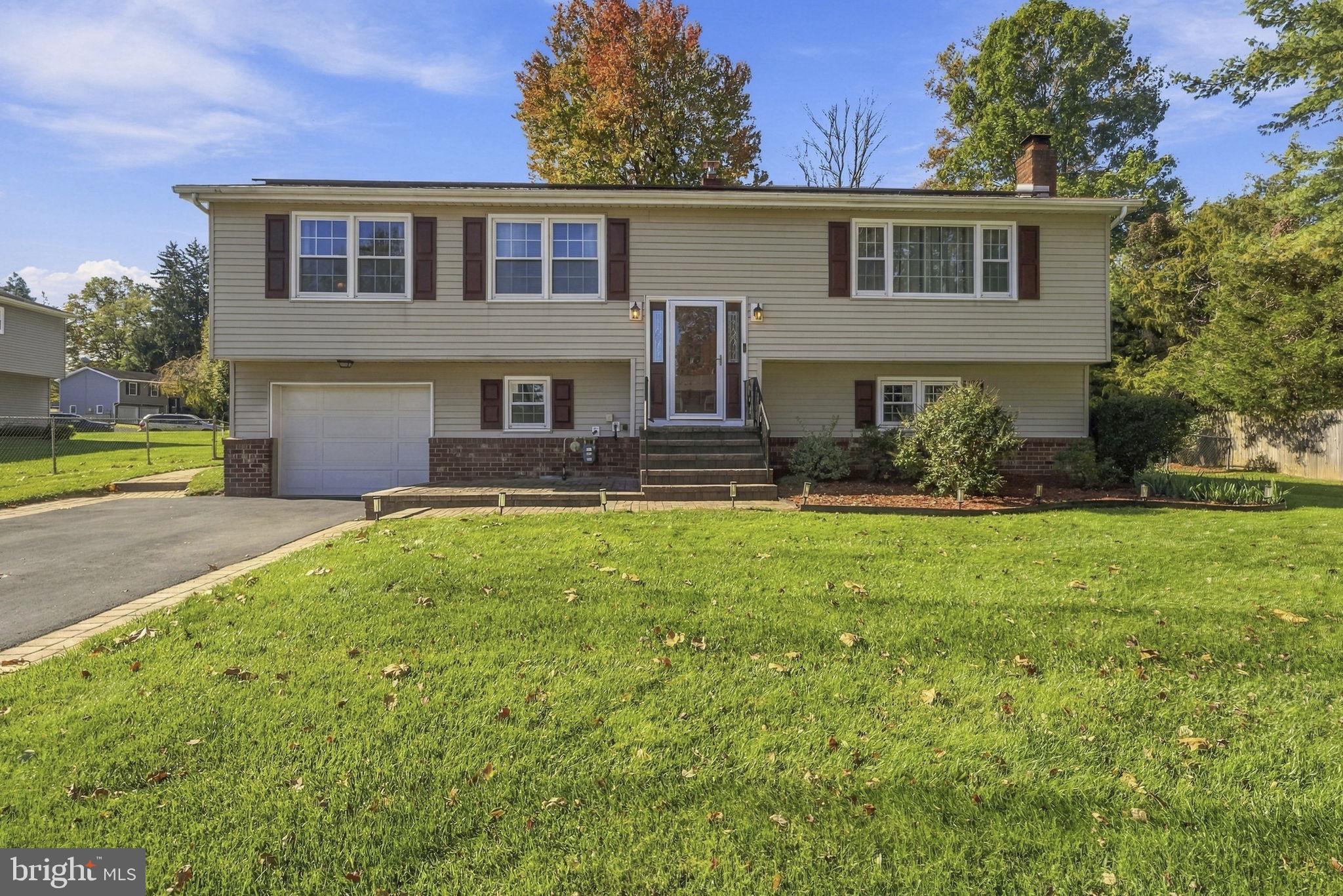 5 Michelle Ct, Ewan, NJ 08628