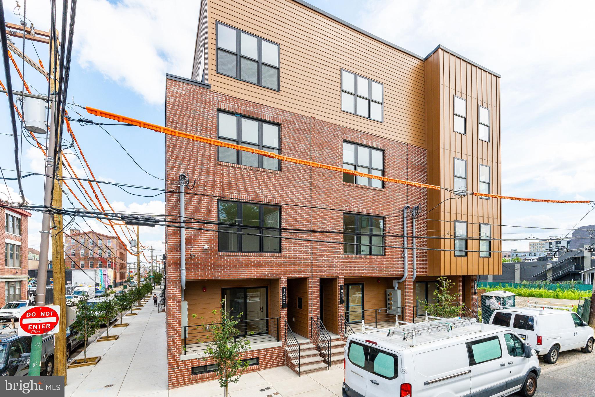 1651 6th St, Philadelphia, PA 19122