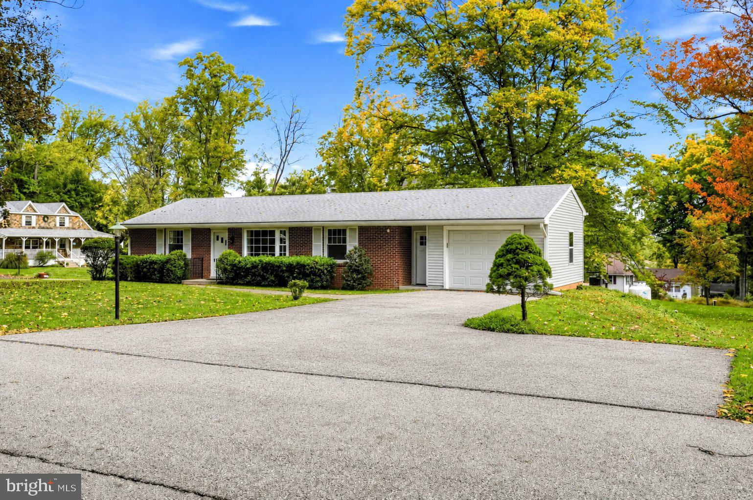 114 Hilltop Rd, Phoenixville, PA 19460 photo