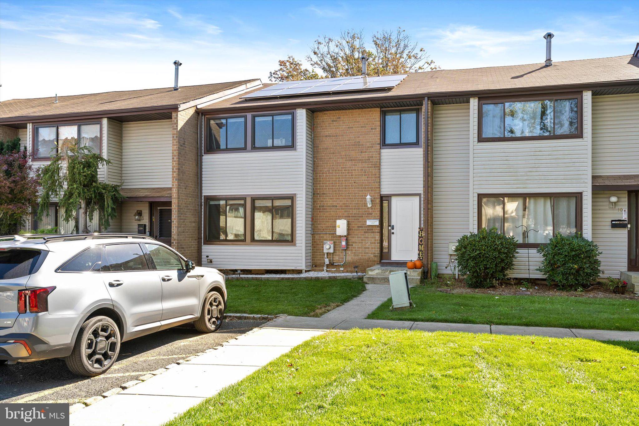 9 Twin Rivers Dr, Hightstown, NJ 08520 photo