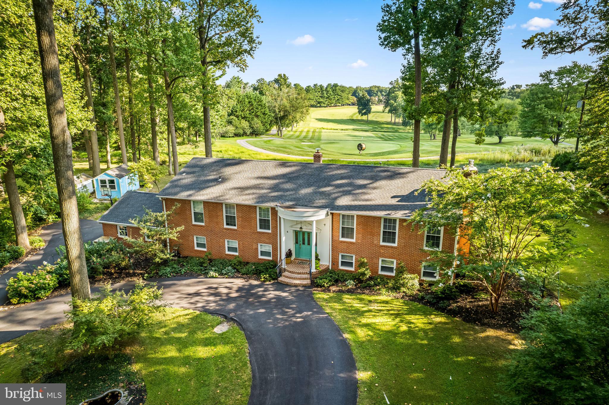 4 Country Club Ln, Phoenix, MD 21131
