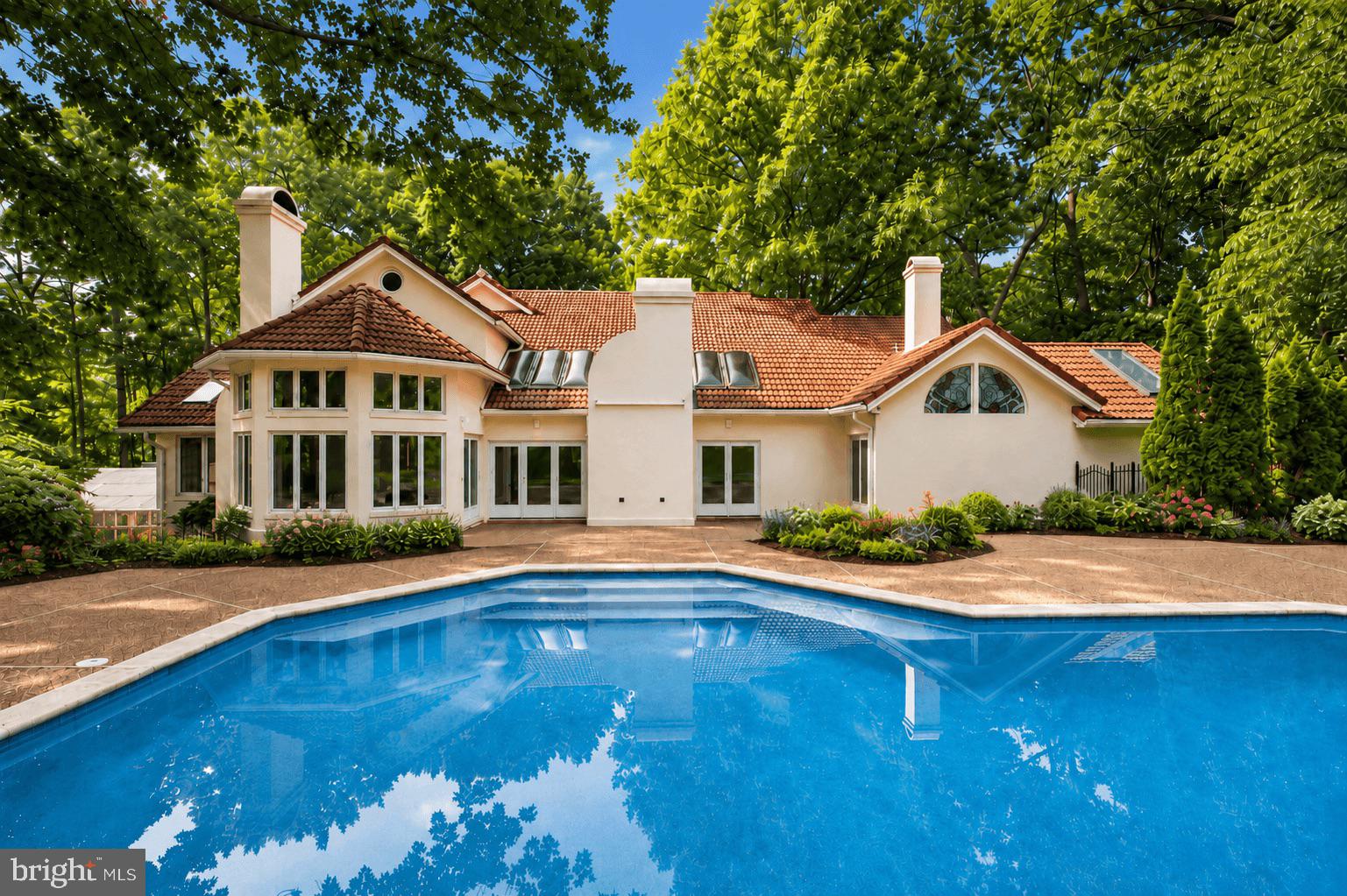2094 Hunters Crest Way, Vienna, VA 22181 photo