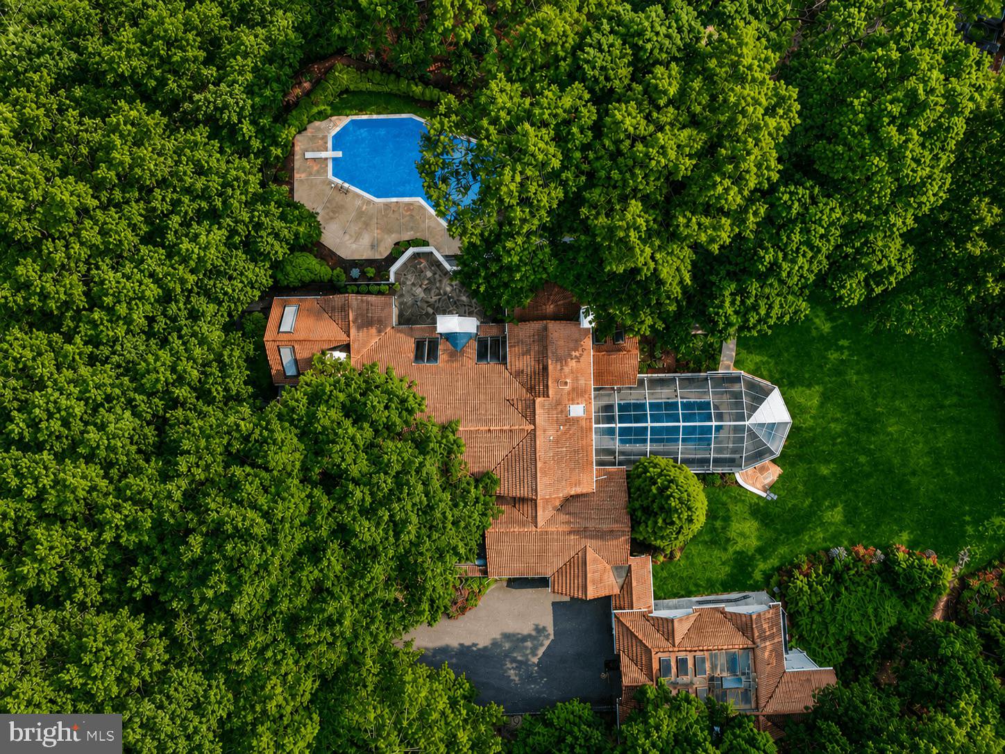 2094 Hunters Crest Way, Vienna, VA 22181 photo