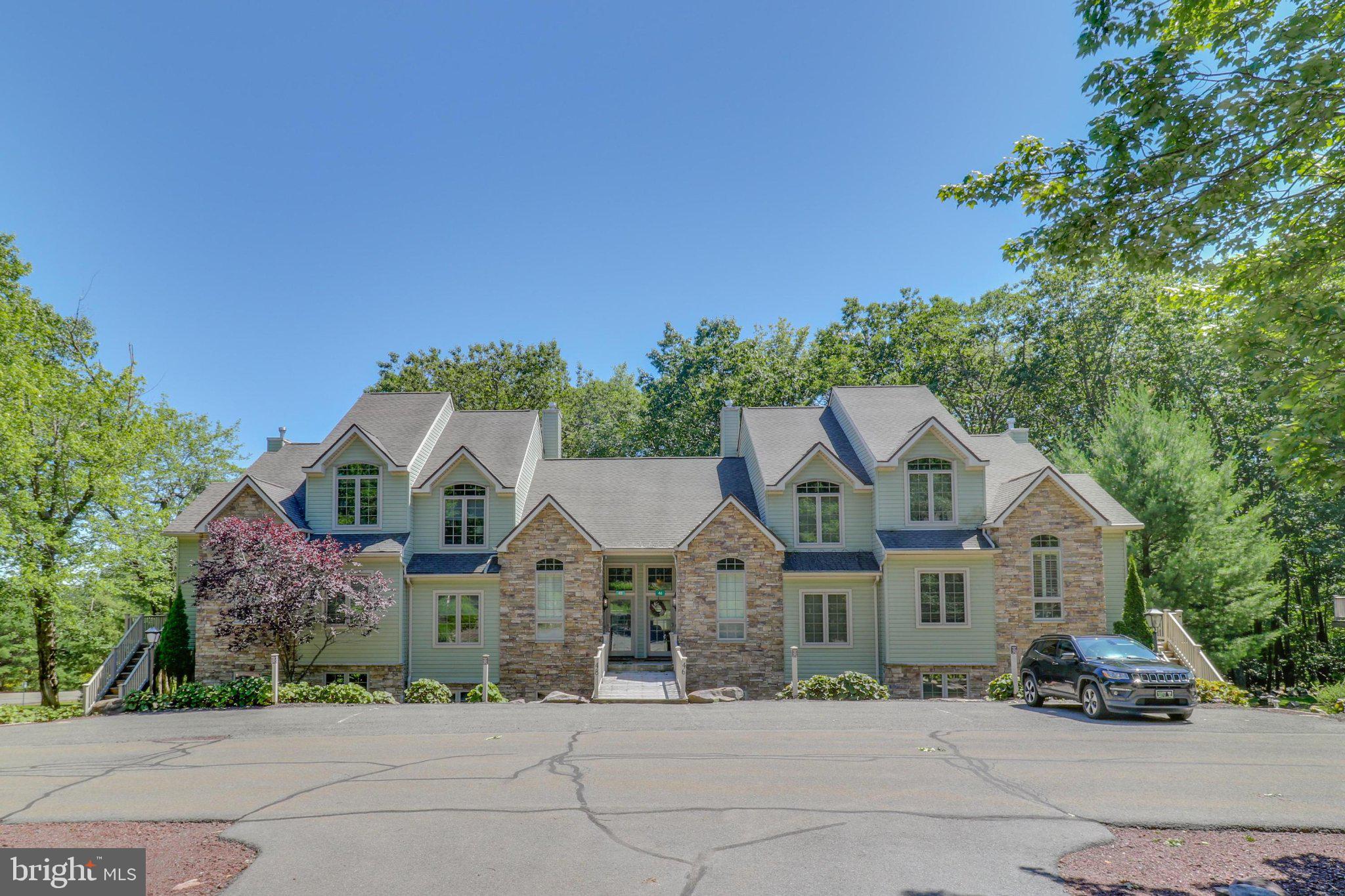 46 Mountainwoods Dr, Lake Harmony, PA 18624