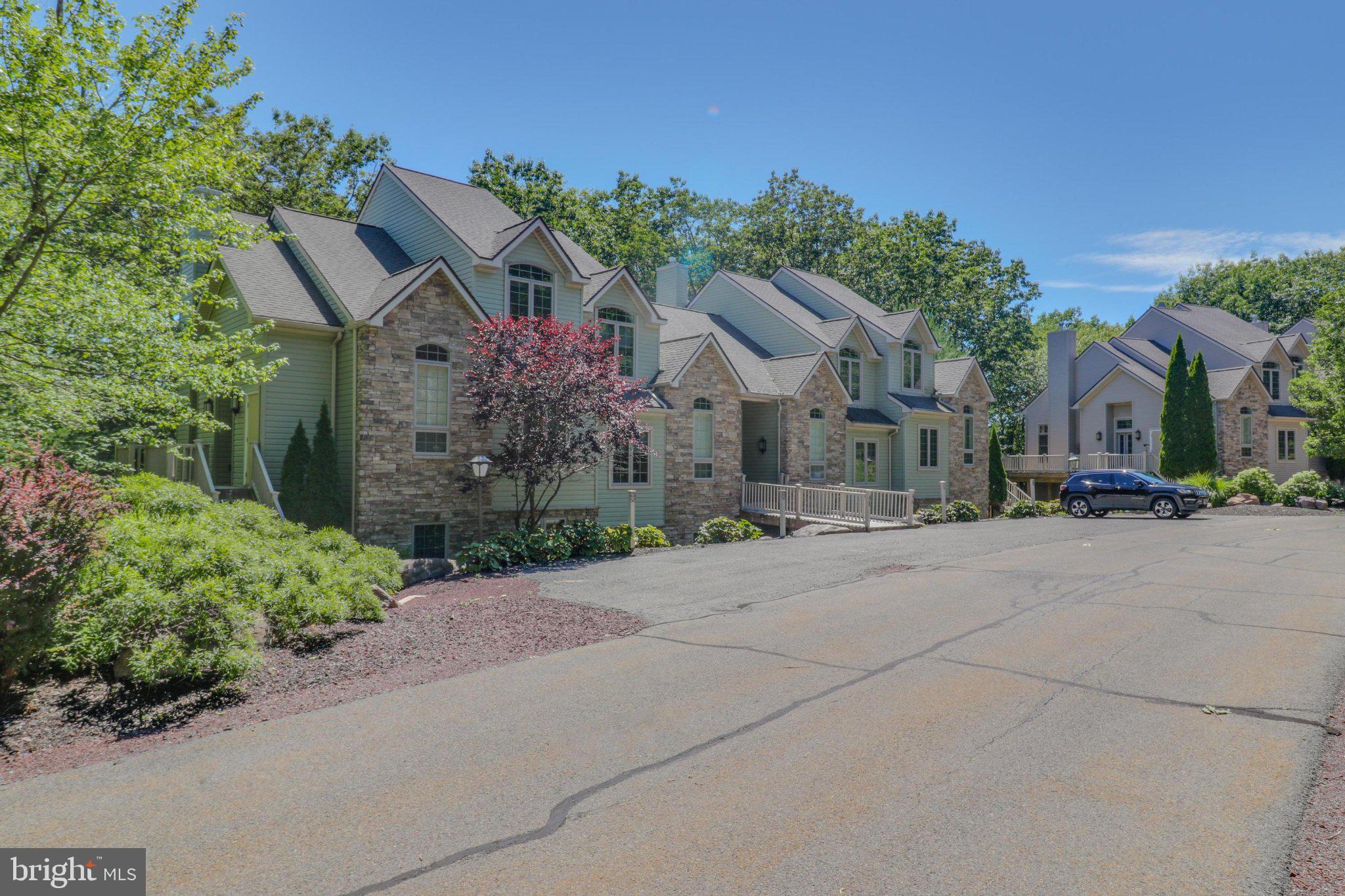 46 Mountainwoods Dr, Lake Harmony, PA 18624 photo