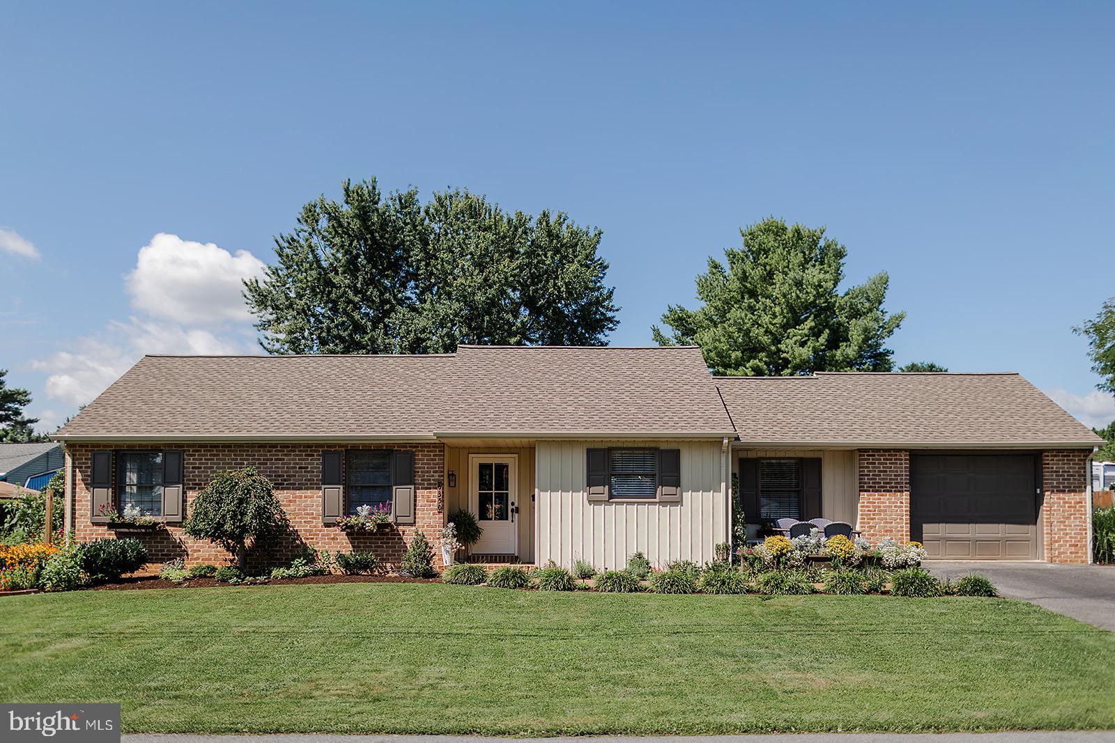 6350 Hollow Dr, East Petersburg, PA 17520 photo
