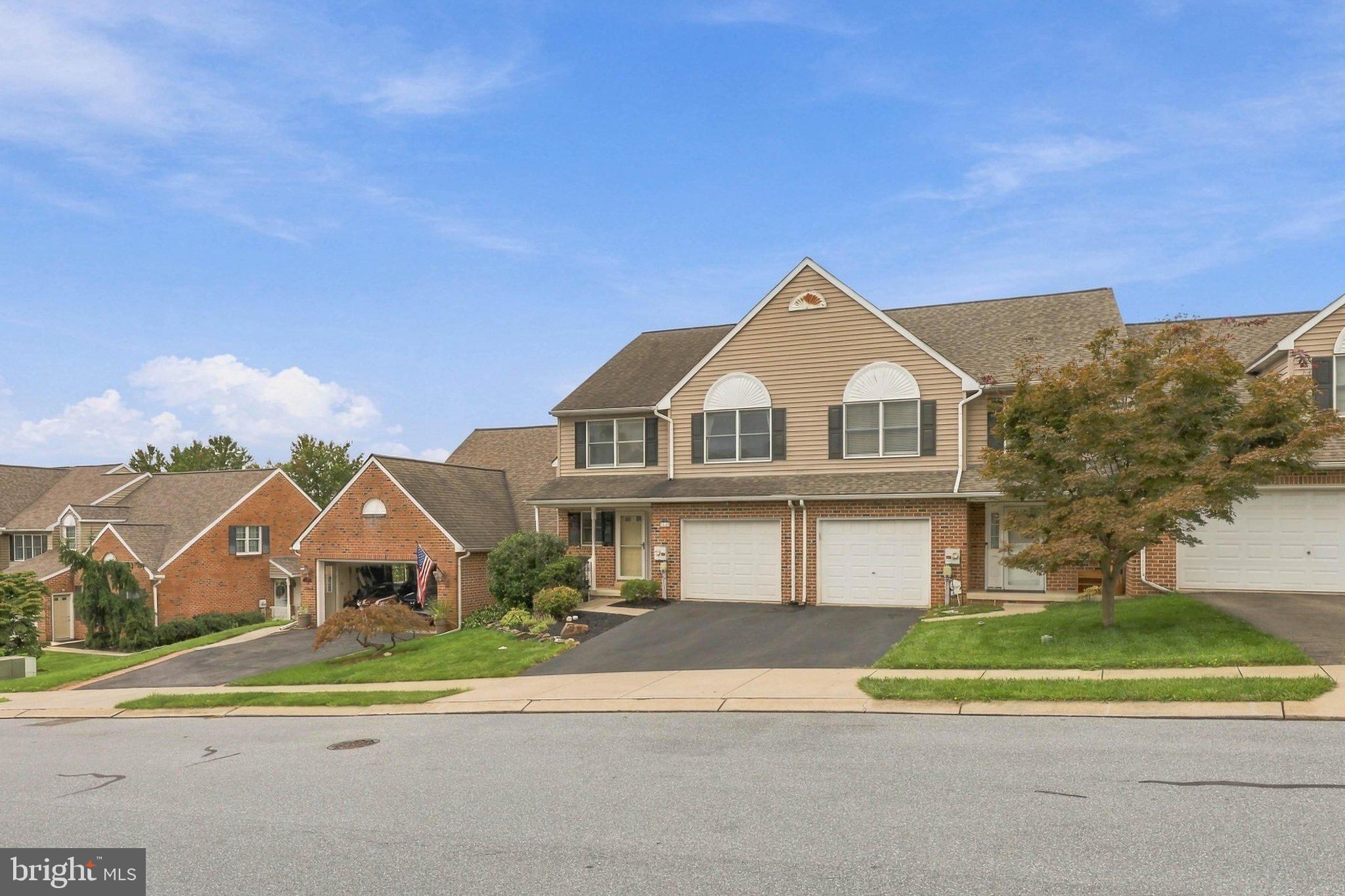 488 Hillside Dr, Mountville, PA 17554 photo
