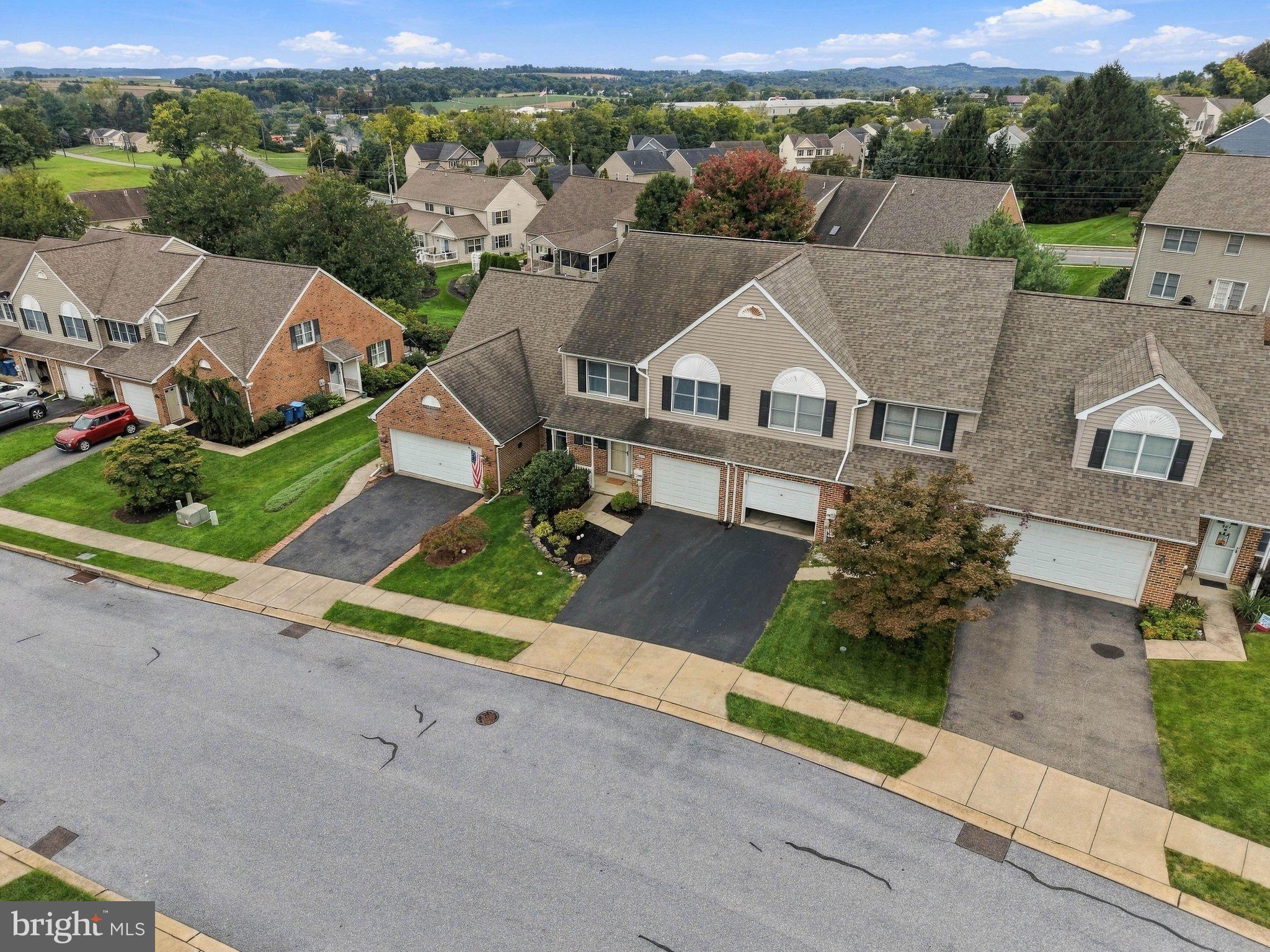488 Hillside Dr, Mountville, PA 17554 photo