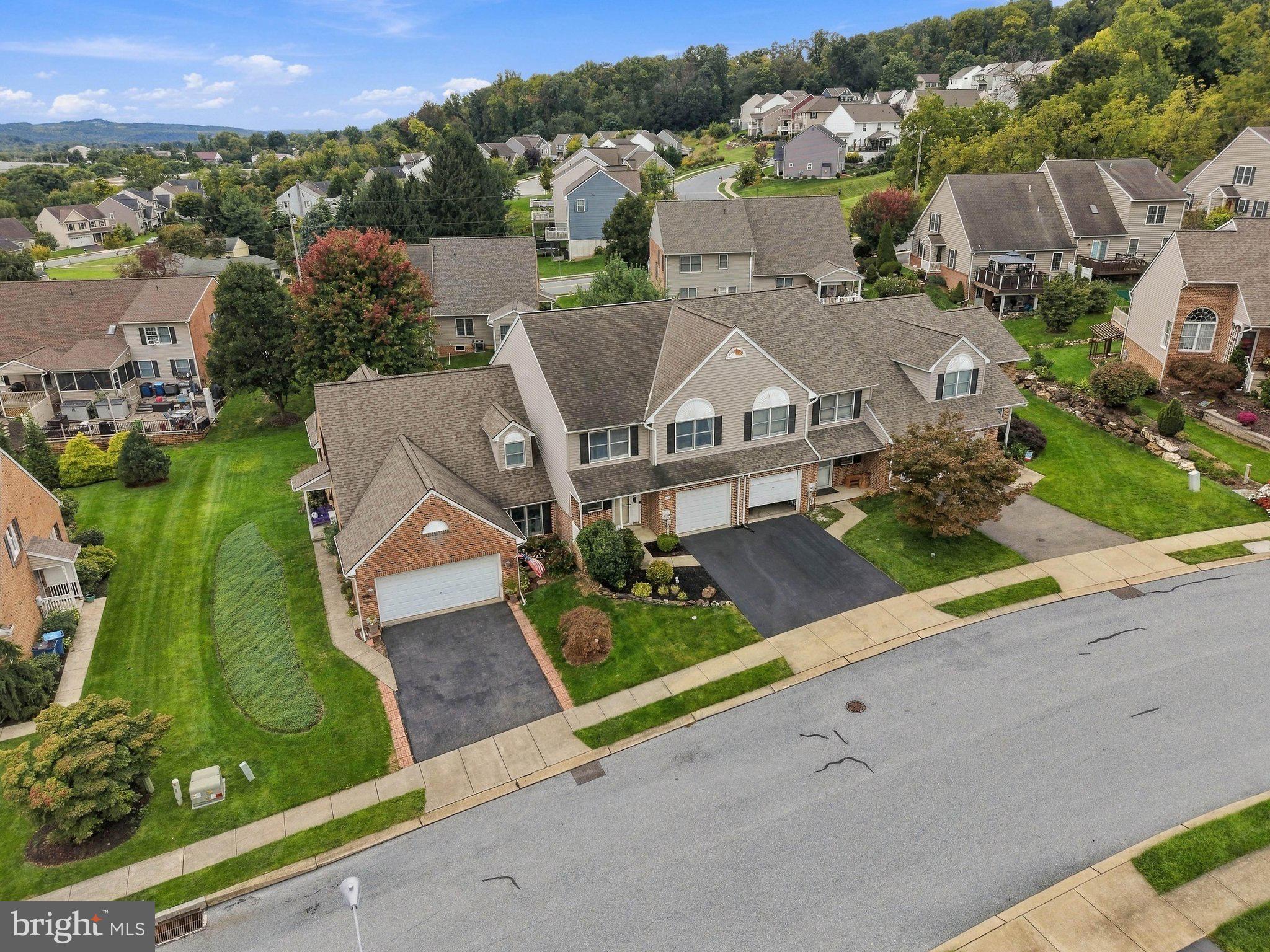 488 Hillside Dr, Mountville, PA 17554 photo