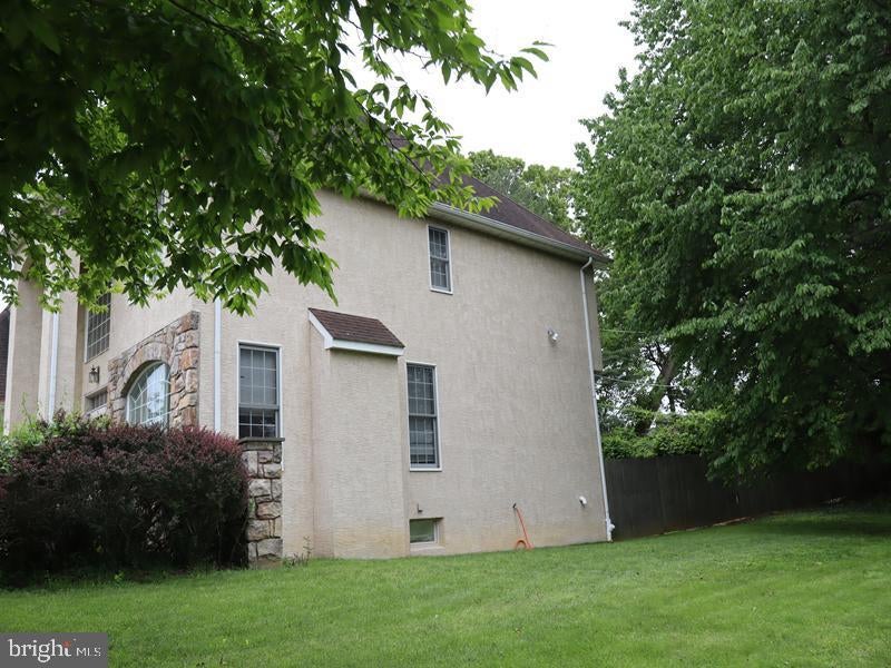 1 Kathryn Ln, Broomall, PA 19008 photo