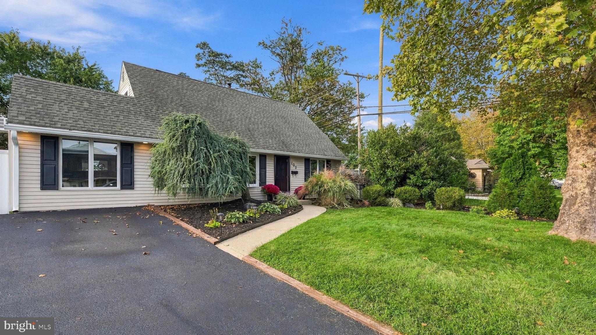 105 Queen Lily Rd, Levittown, PA 19057 photo
