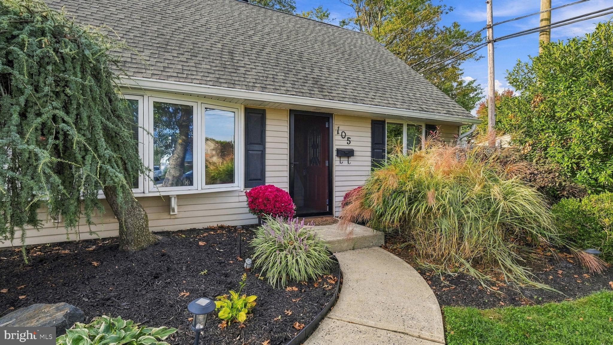 105 Queen Lily Rd, Levittown, PA 19057 photo