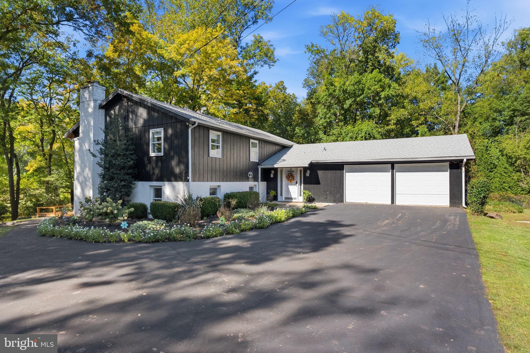 4822 Perkiomen Creek Rd, Schwenksville, PA 19473