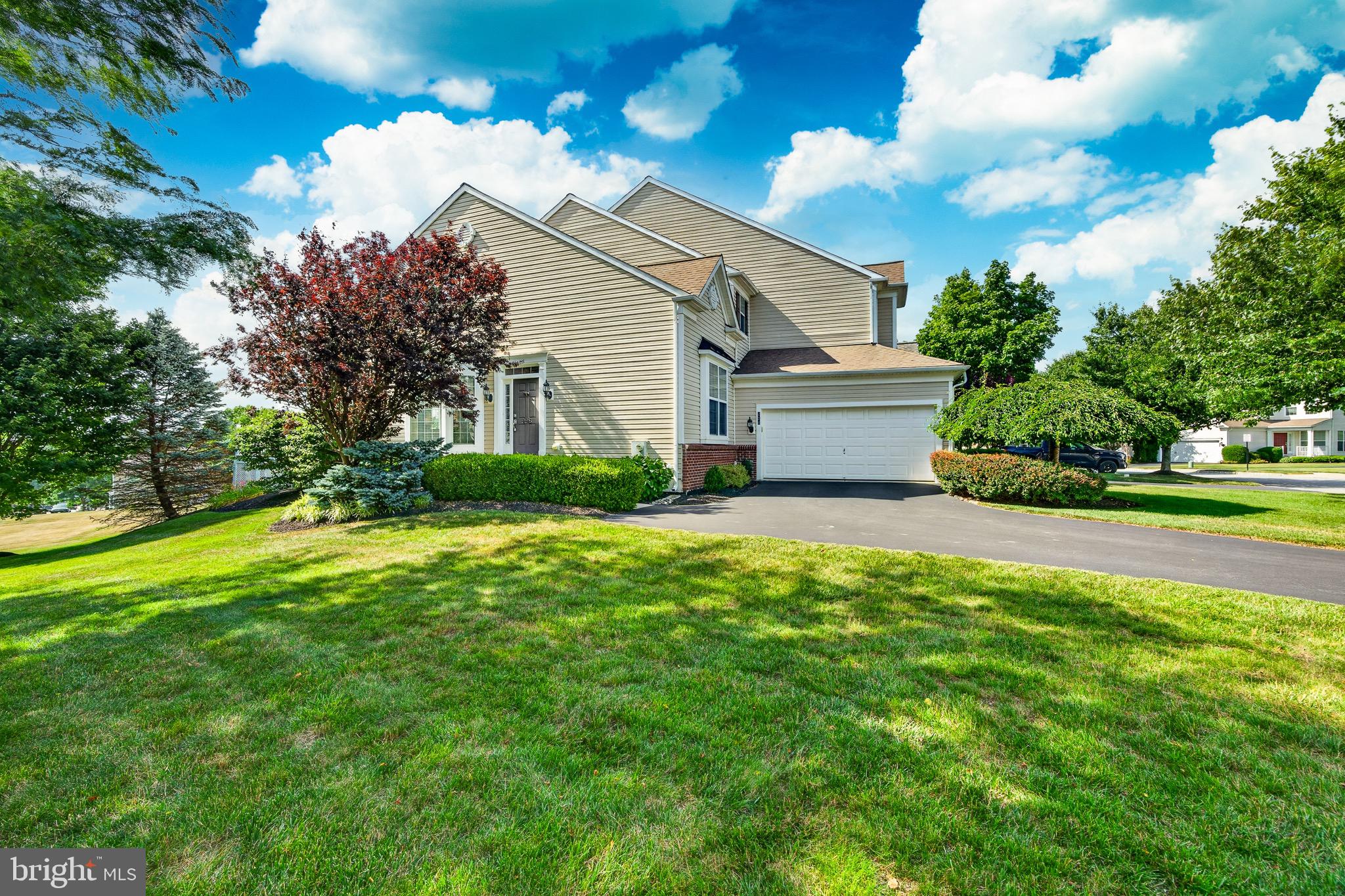 226 N Caldwell Cir, Downingtown, PA 19335 photo