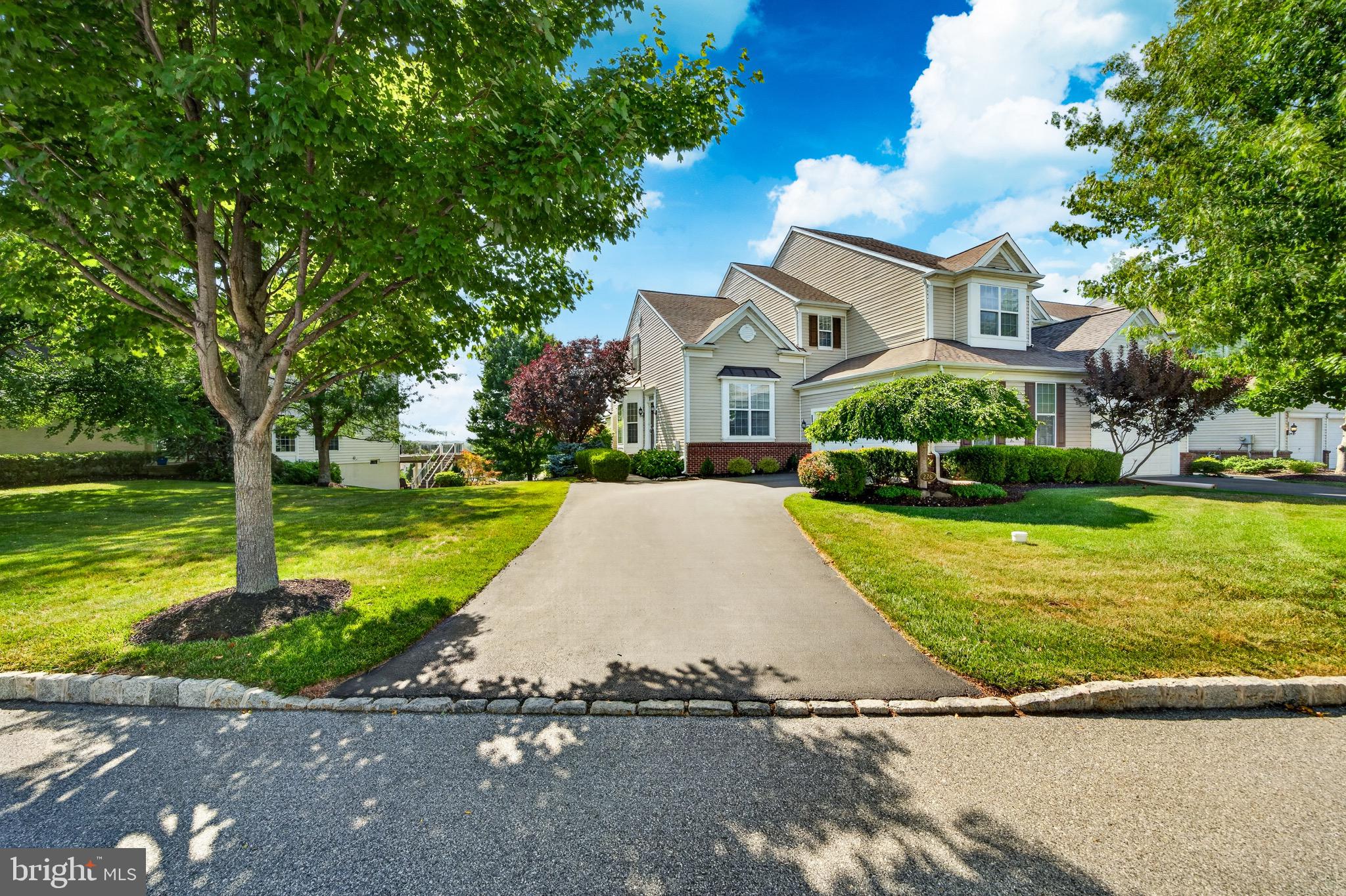 226 N Caldwell Cir, Downingtown, PA 19335 photo