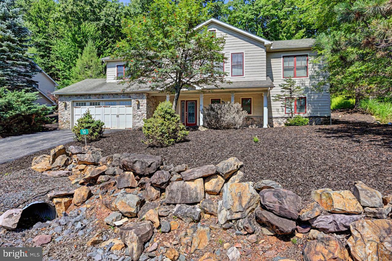 10 Bluestone Ct, Lake Harmony, PA 18624