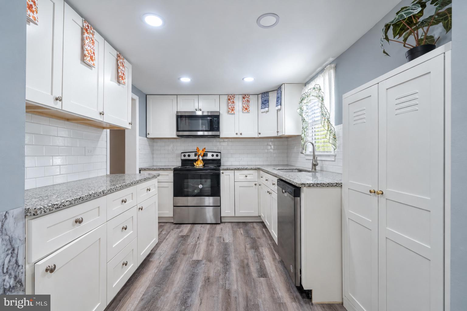 98 Railroad Ave, Penns Grove, NJ 08069 photo