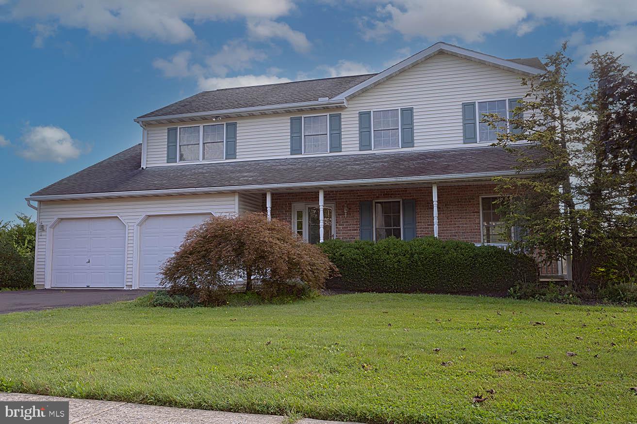304 Cameron Dr, Douglassville, PA 19518