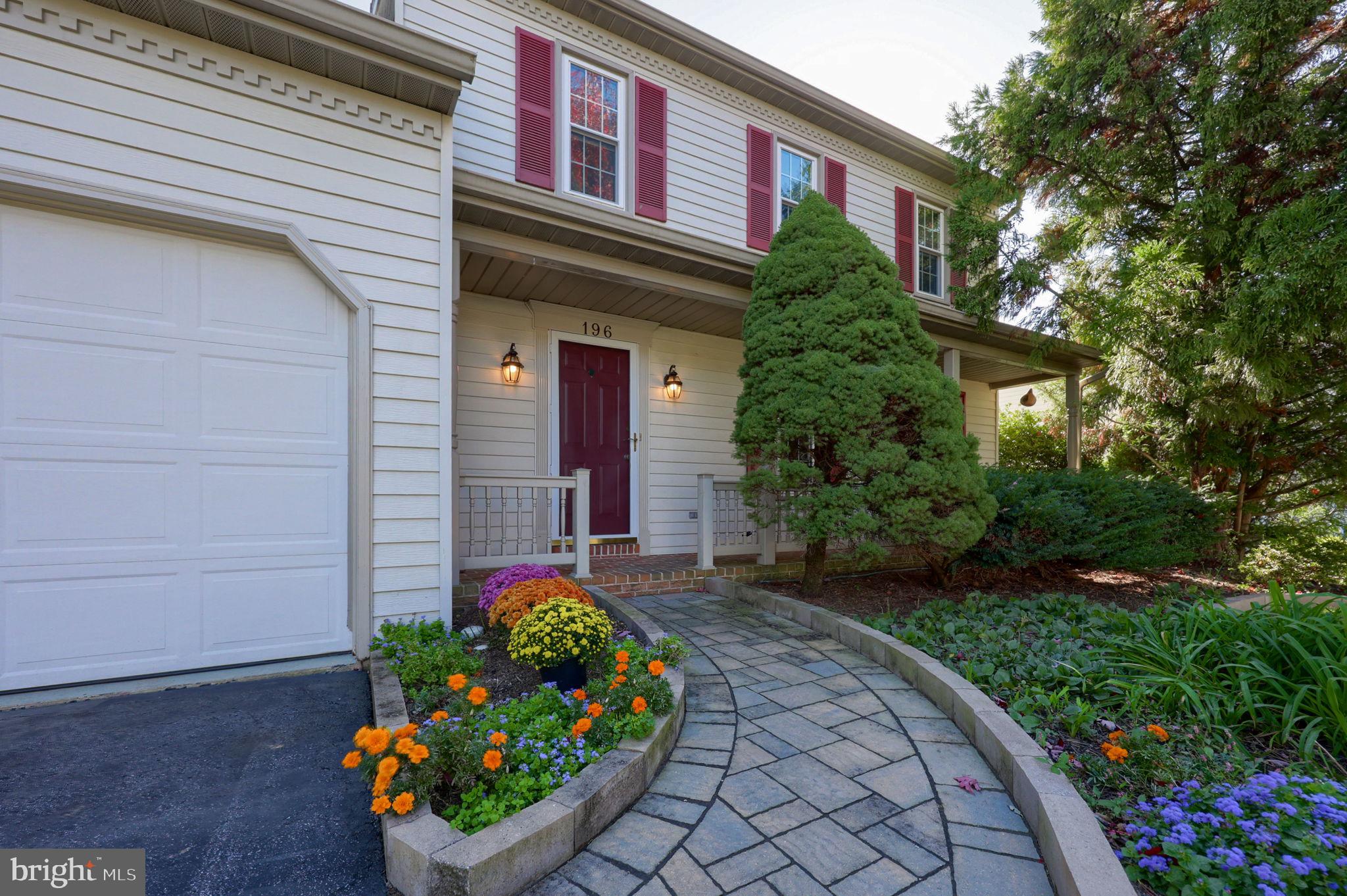 196 Strawberry St, Leola, PA 17540