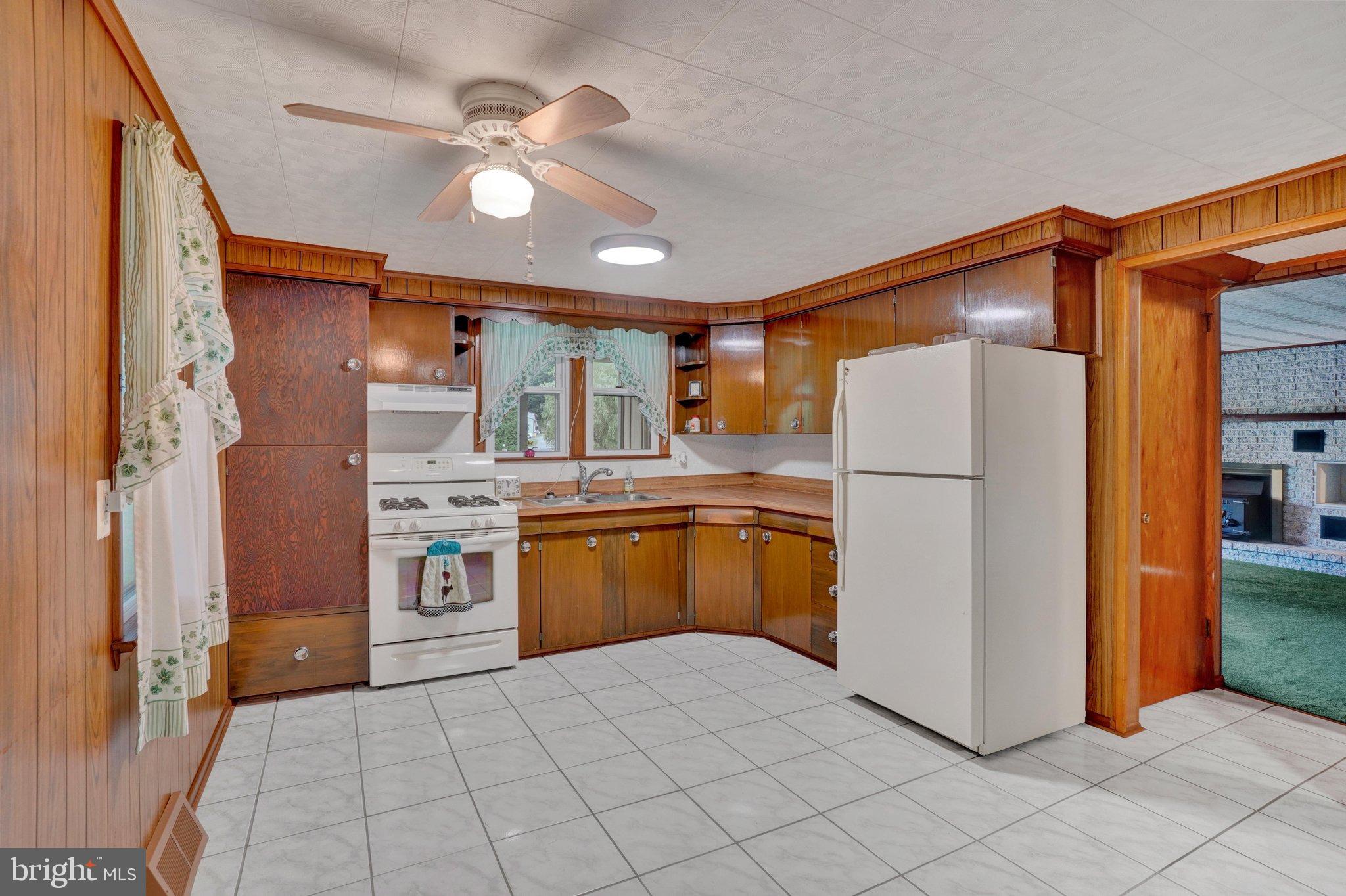 375 Cloverleaf Rd, York, PA 17406 photo