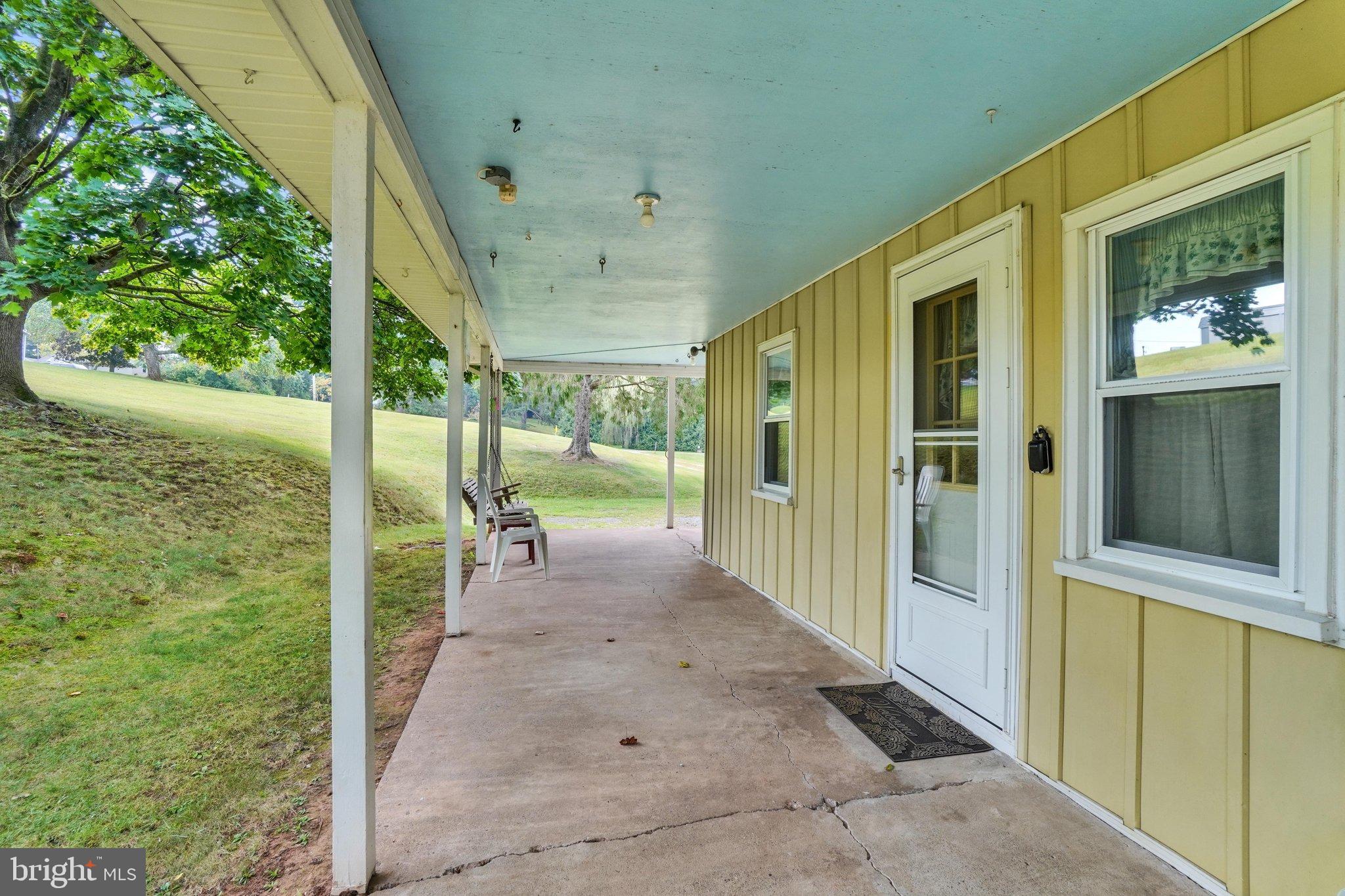375 Cloverleaf Rd, York, PA 17406 photo