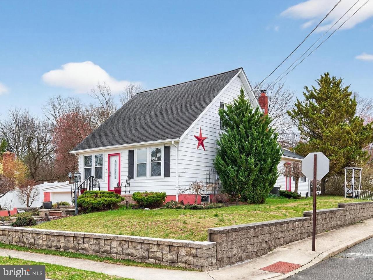 152 7th St, Burlington, NJ 08016